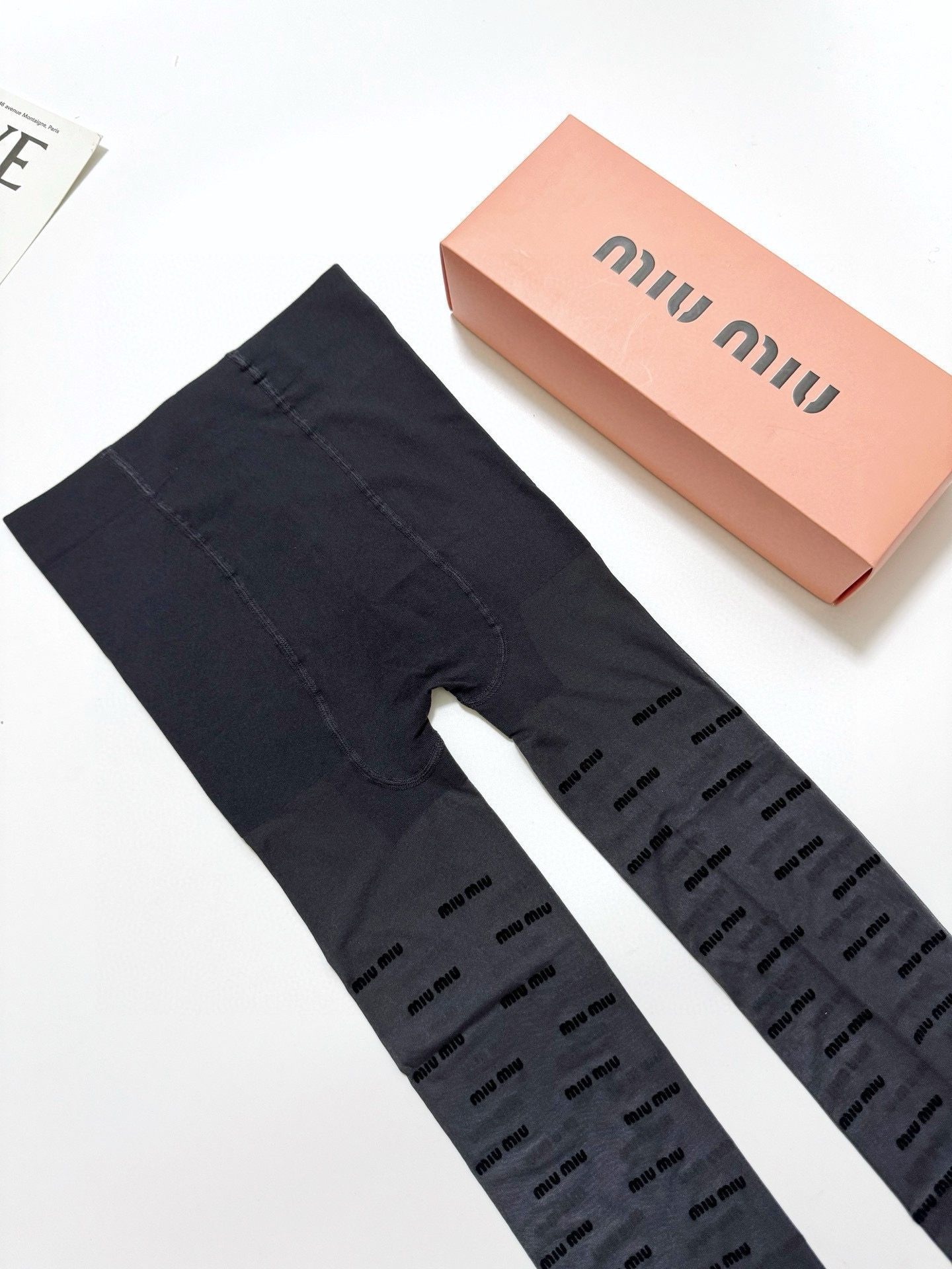 配包装【一盒一双】🌟缪缪 miumiu 经典植绒字母丝袜 🌟好看到爆炸 ，欧美大牌丝袜🔥一比一高版本制作