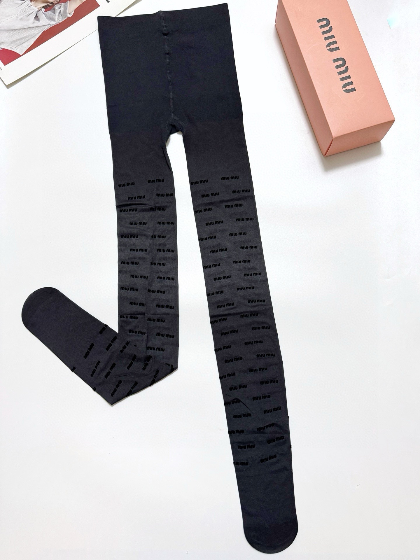 配包装【一盒一双】🌟缪缪 miumiu 经典植绒字母丝袜 🌟好看到爆炸 ，欧美大牌丝袜🔥一比一高版本制作