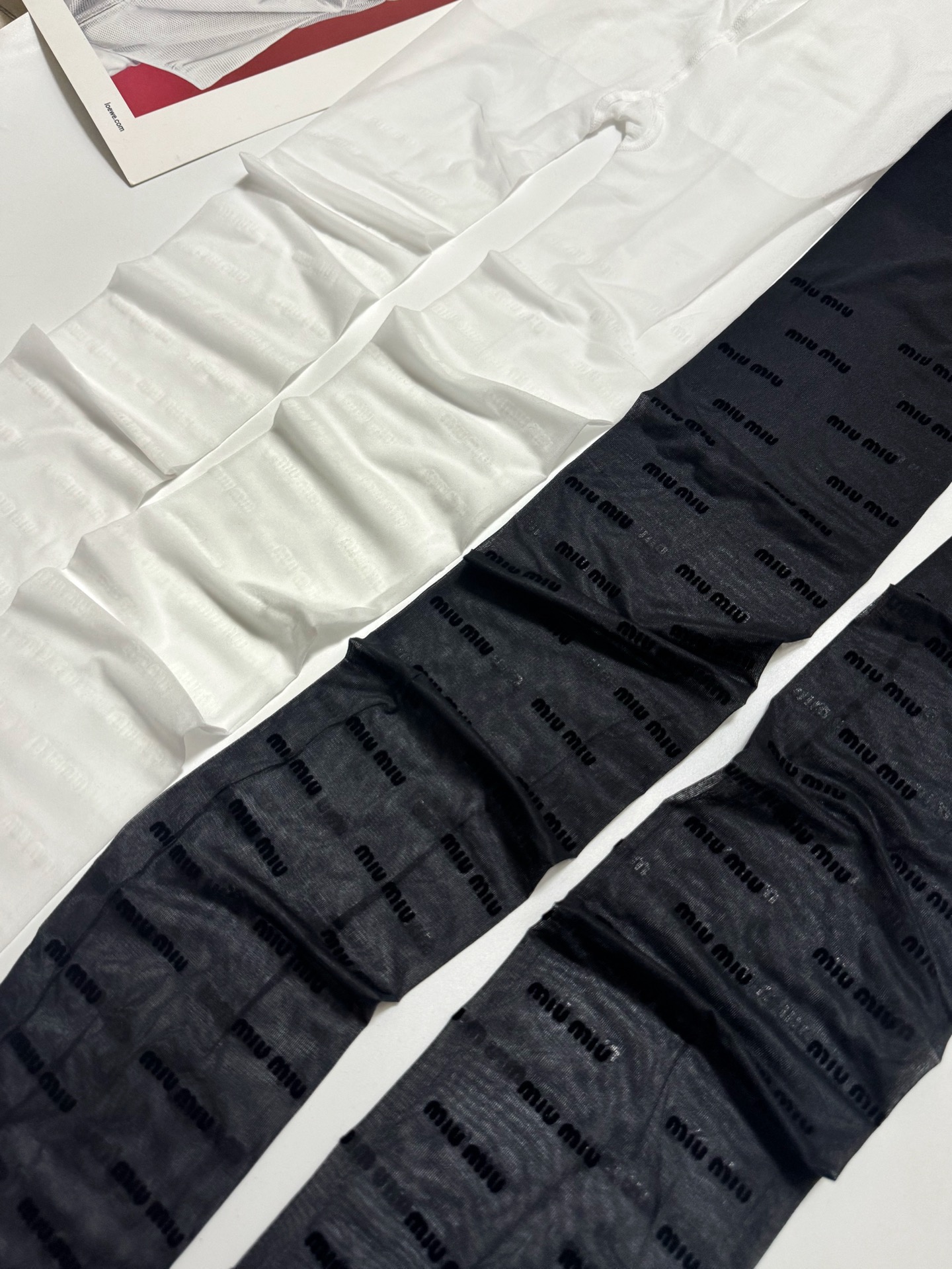 配包装【一盒一双】🌟缪缪 miumiu 经典植绒字母丝袜 🌟好看到爆炸 ，欧美大牌丝袜🔥一比一高版本制作