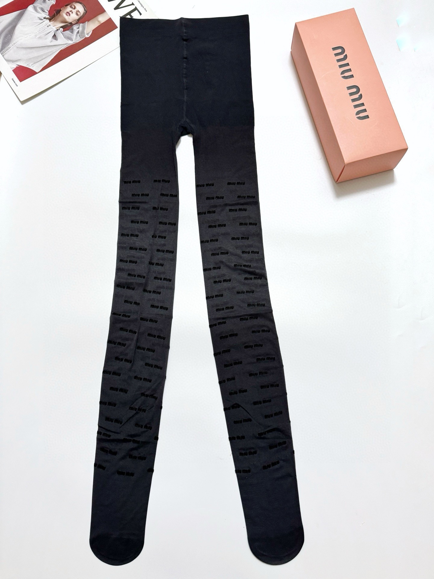 配包装【一盒一双】🌟缪缪 miumiu 经典植绒字母丝袜 🌟好看到爆炸 ，欧美大牌丝袜🔥一比一高版本制作