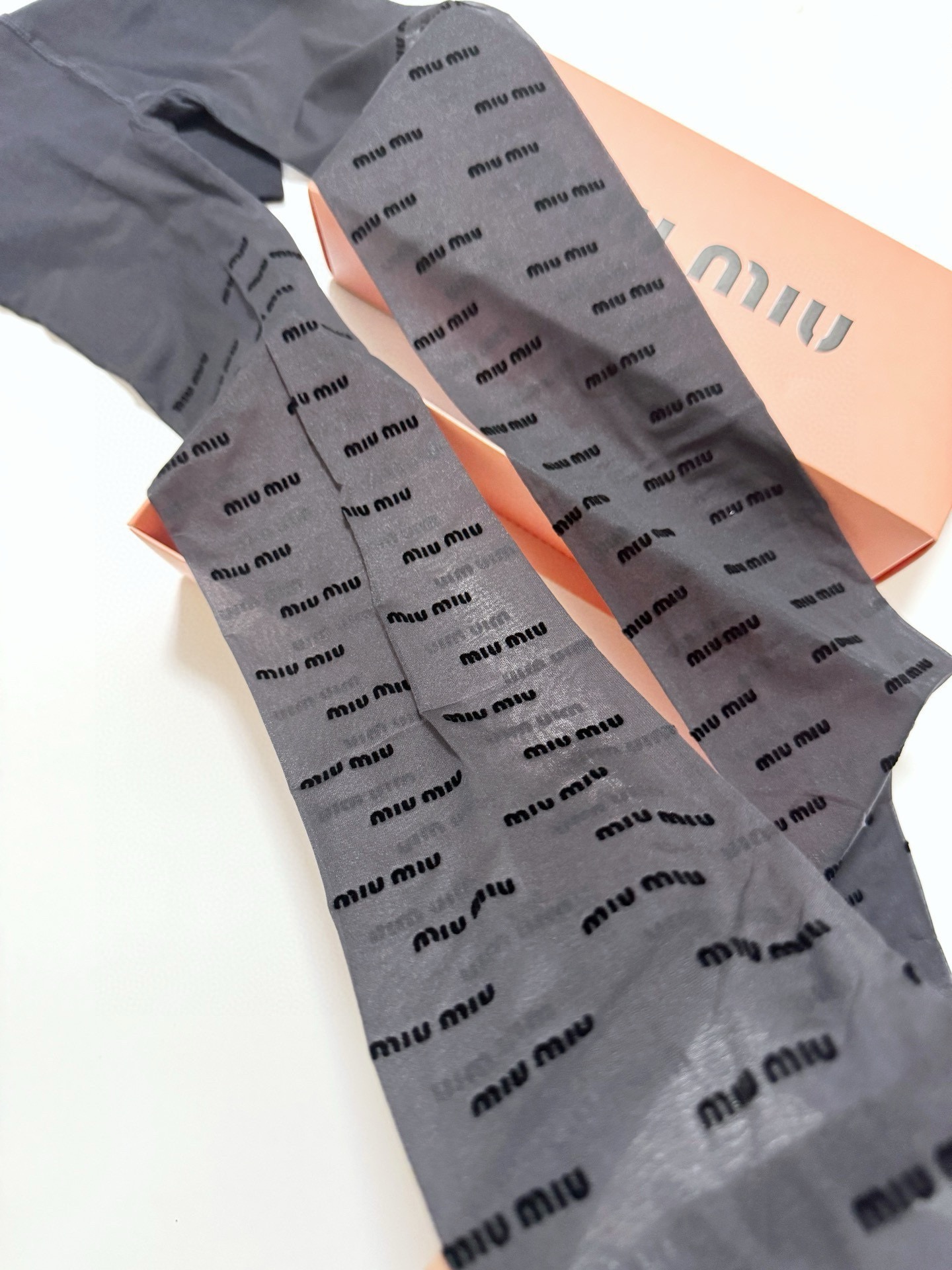 配包装【一盒一双】🌟缪缪 miumiu 经典植绒字母丝袜 🌟好看到爆炸 ，欧美大牌丝袜🔥一比一高版本制作