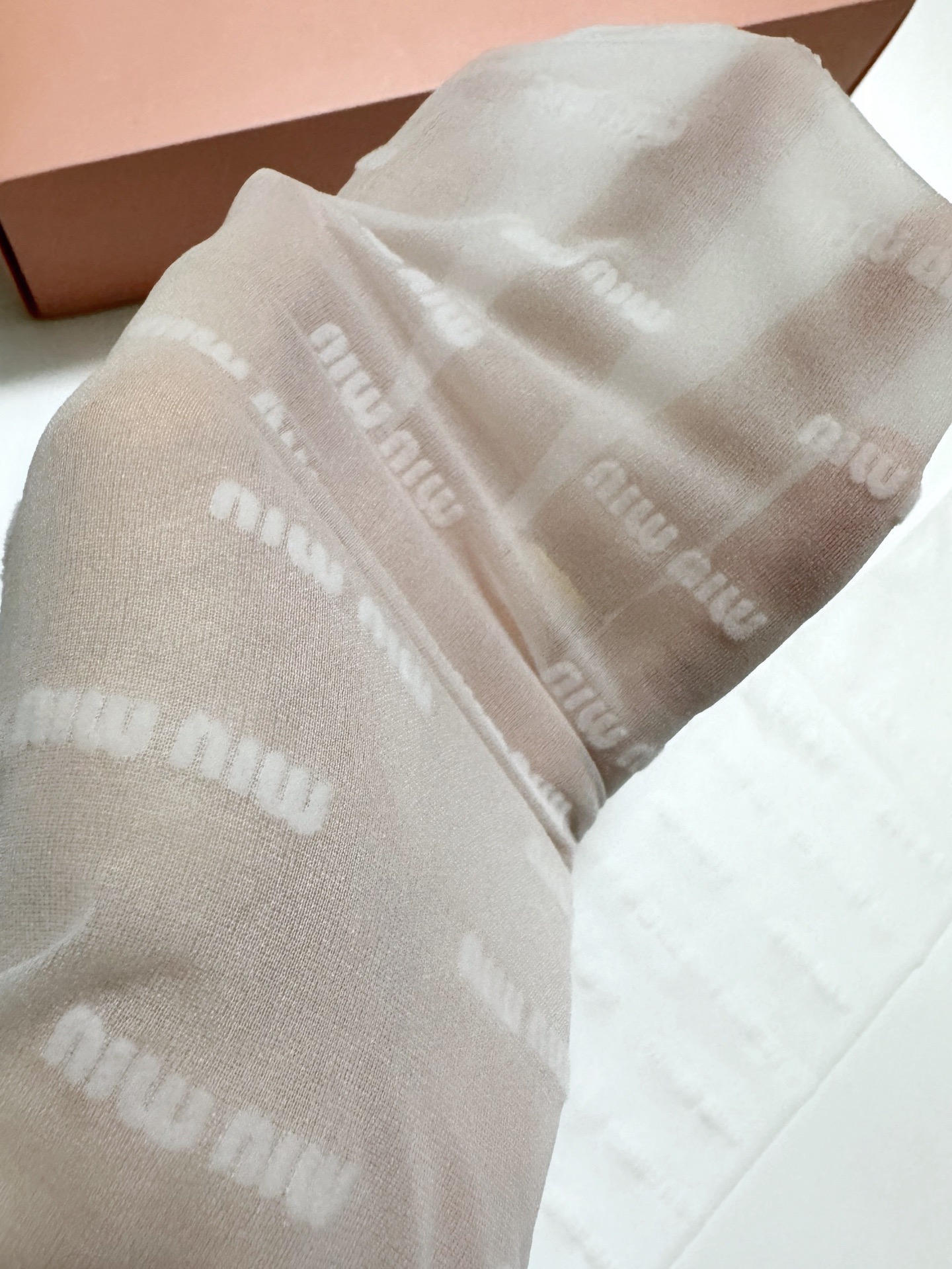 配包装【一盒一双】🌟缪缪 miumiu 经典植绒字母丝袜 🌟好看到爆炸 ，欧美大牌丝袜🔥一比一高版本制作