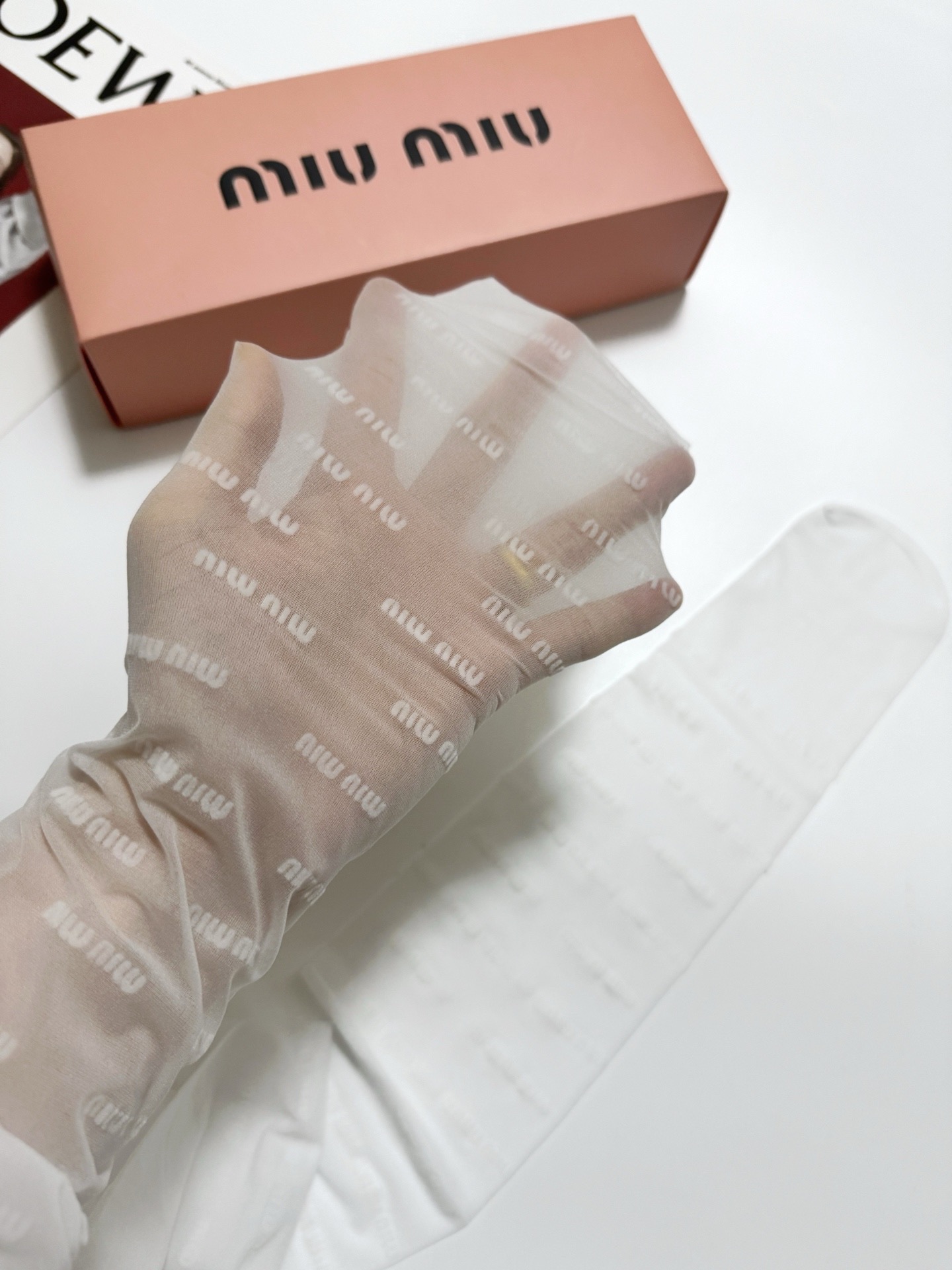 配包装【一盒一双】🌟缪缪 miumiu 经典植绒字母丝袜 🌟好看到爆炸 ，欧美大牌丝袜🔥一比一高版本制作