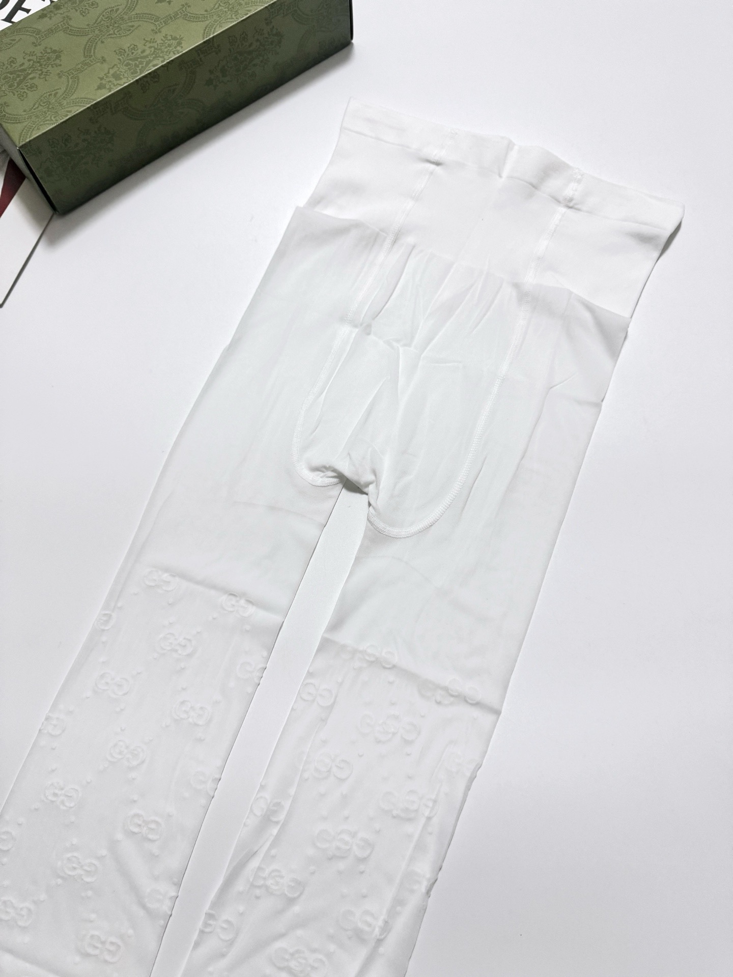 。配包装【一盒一双】🌟Gucci古奇爆款双G字母植绒丝袜 🌟好看到爆炸 ，欧美大牌丝袜🔥🌟潮人秋冬必备单