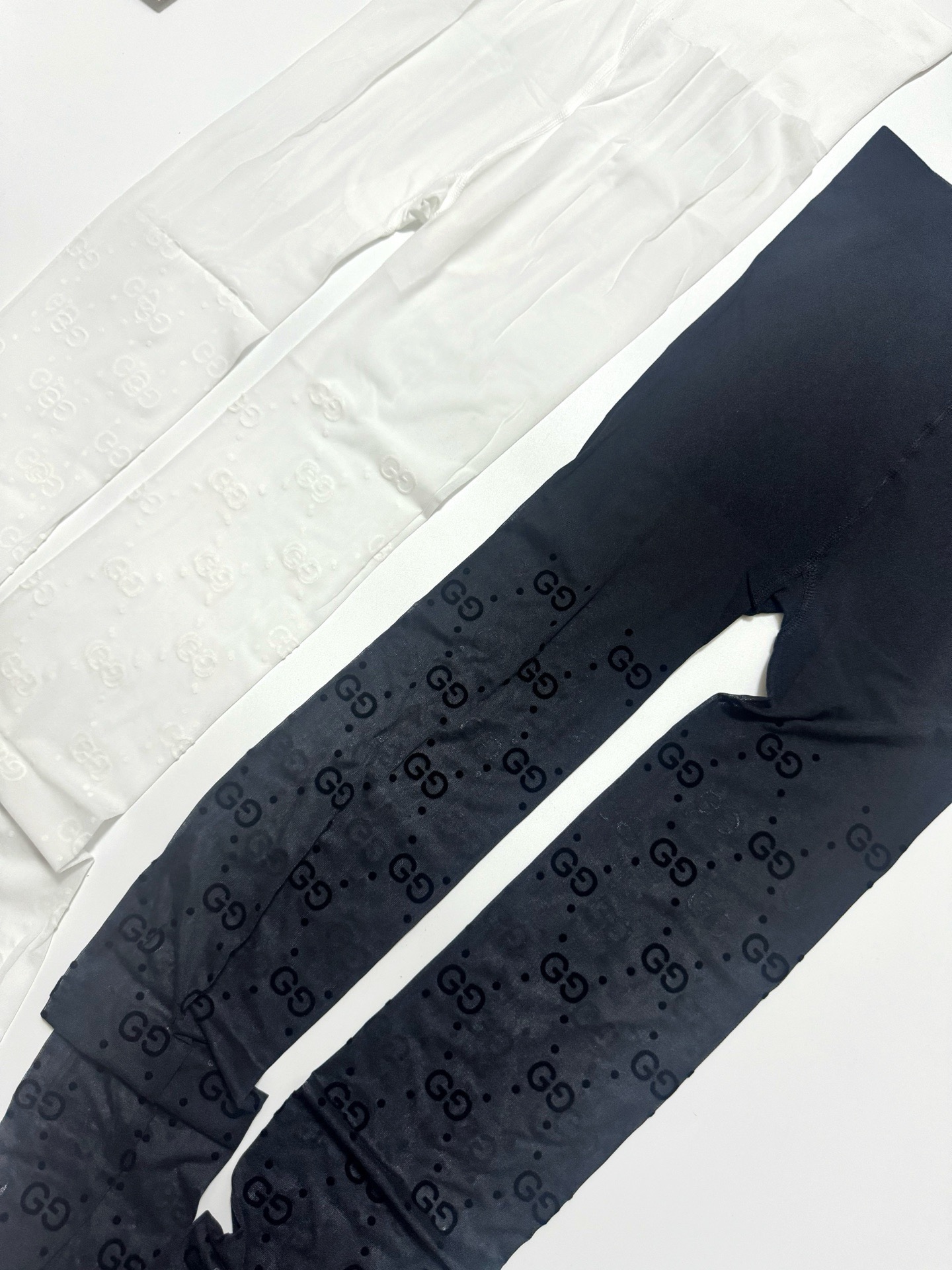 。配包装【一盒一双】🌟Gucci古奇爆款双G字母植绒丝袜 🌟好看到爆炸 ，欧美大牌丝袜🔥🌟潮人秋冬必备单