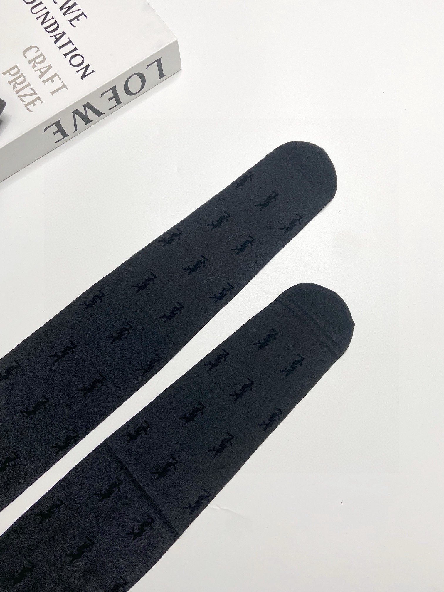 配包装【一盒一双】🌟Saint Laurent#圣罗兰经典植绒YSL字母丝袜 🌟众多明星同款🌟超多明星带