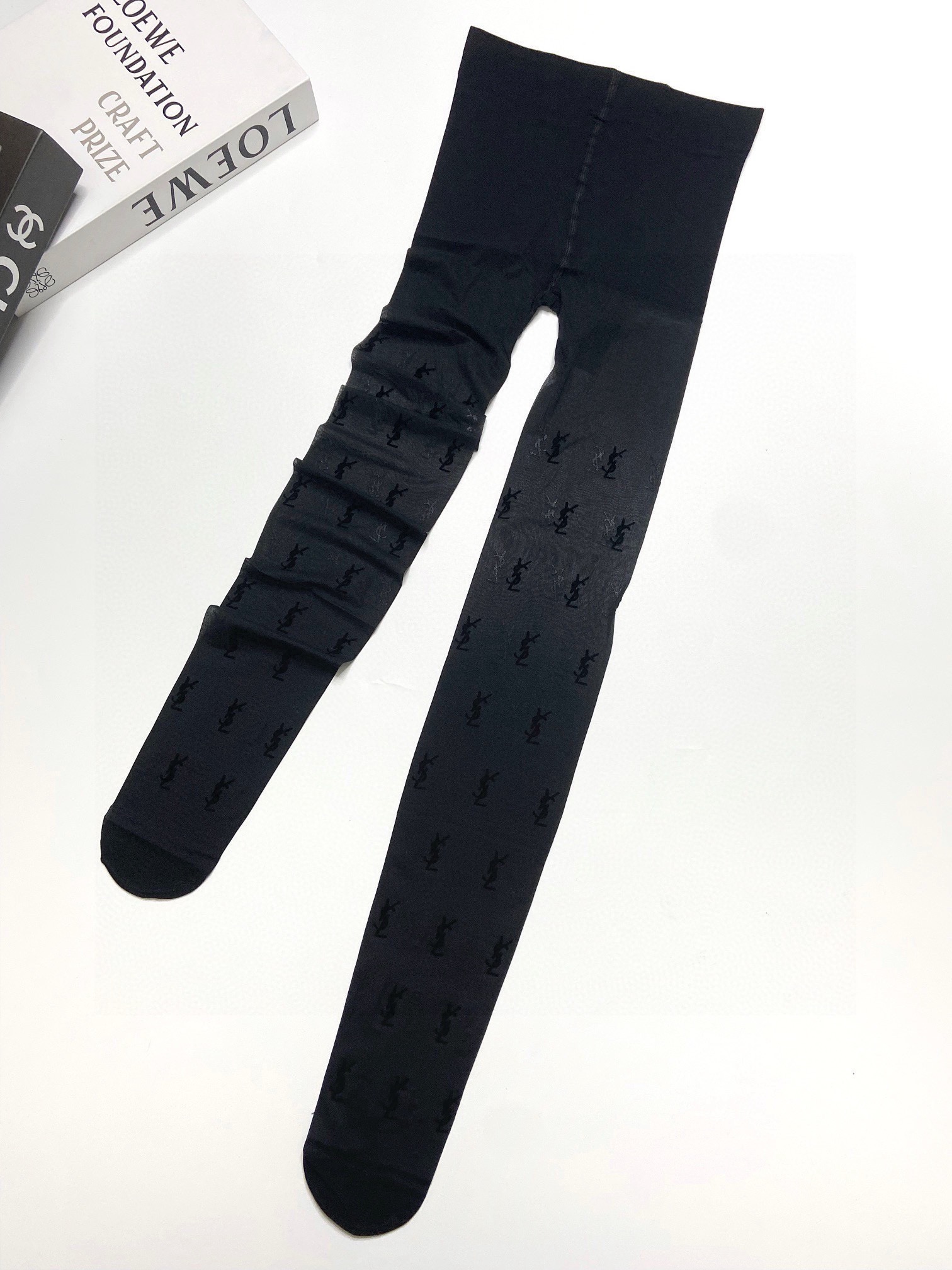 配包装【一盒一双】🌟Saint Laurent#圣罗兰经典植绒YSL字母丝袜 🌟众多明星同款🌟超多明星带