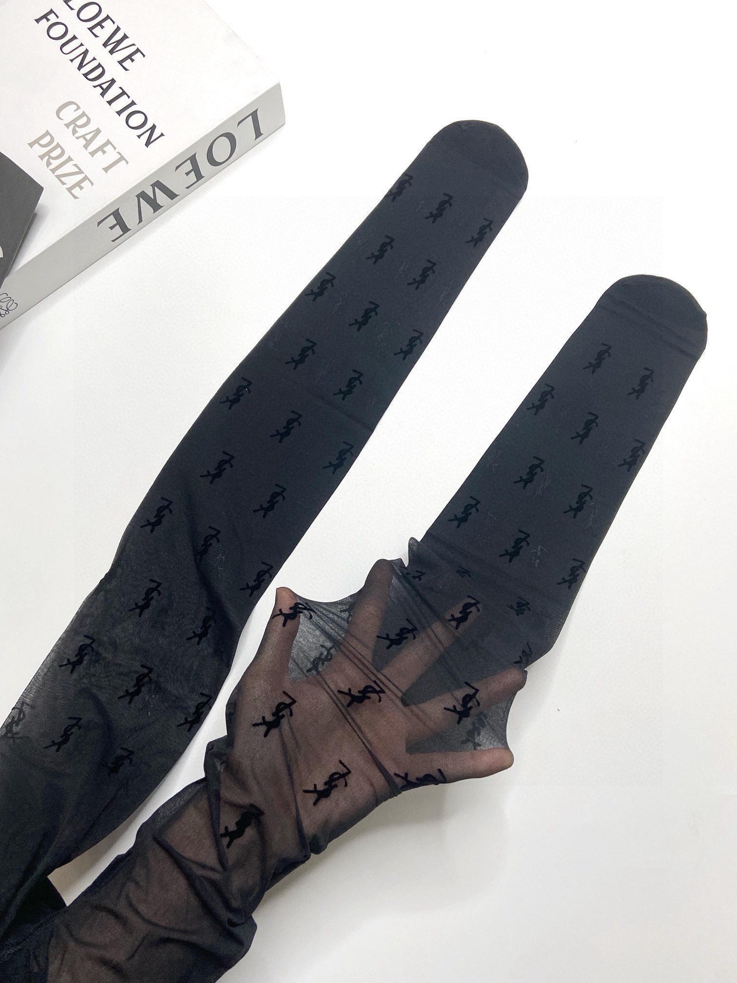 配包装【一盒一双】🌟Saint Laurent#圣罗兰经典植绒YSL字母丝袜 🌟众多明星同款🌟超多明星带