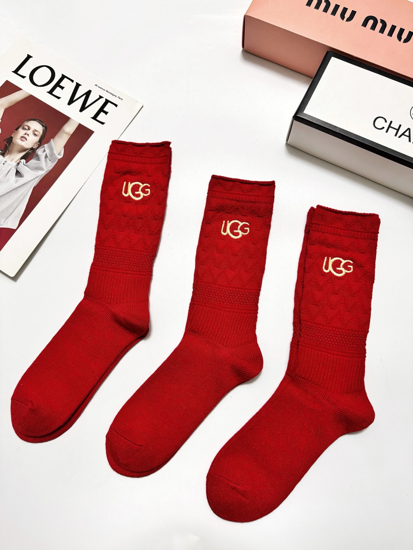 配包装🌟【一盒3双】🌟UGG 经典字母 logo刺绣羊毛 混纺中筒袜 ！超级软糯亲肤！🌟ins爆款！专柜