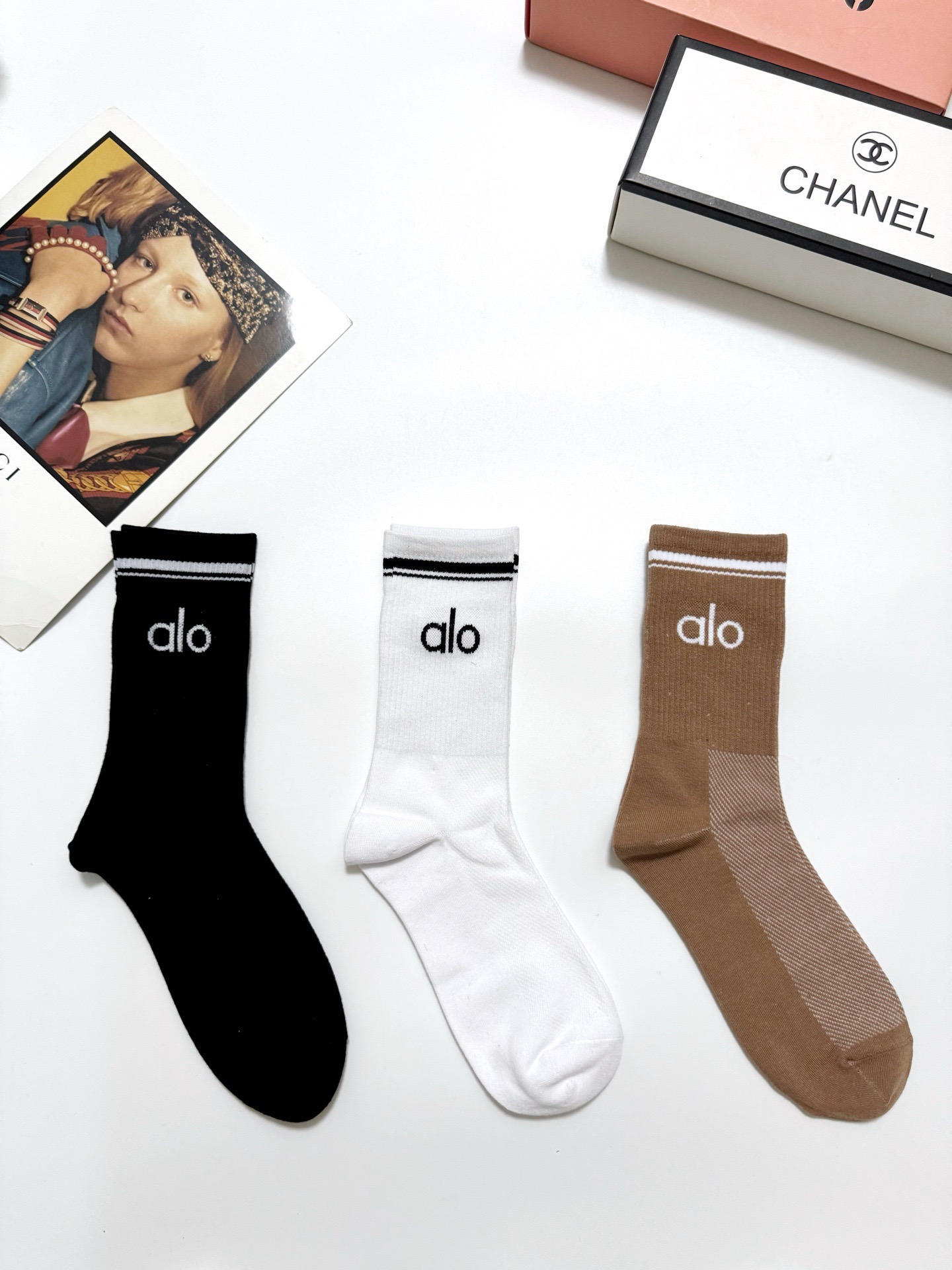 配包装🌟【一盒3双】 🌟 alo 经典字母logo 纯棉中筒袜 ，ins超火爆小腿短袜，纯棉面料，潮人必