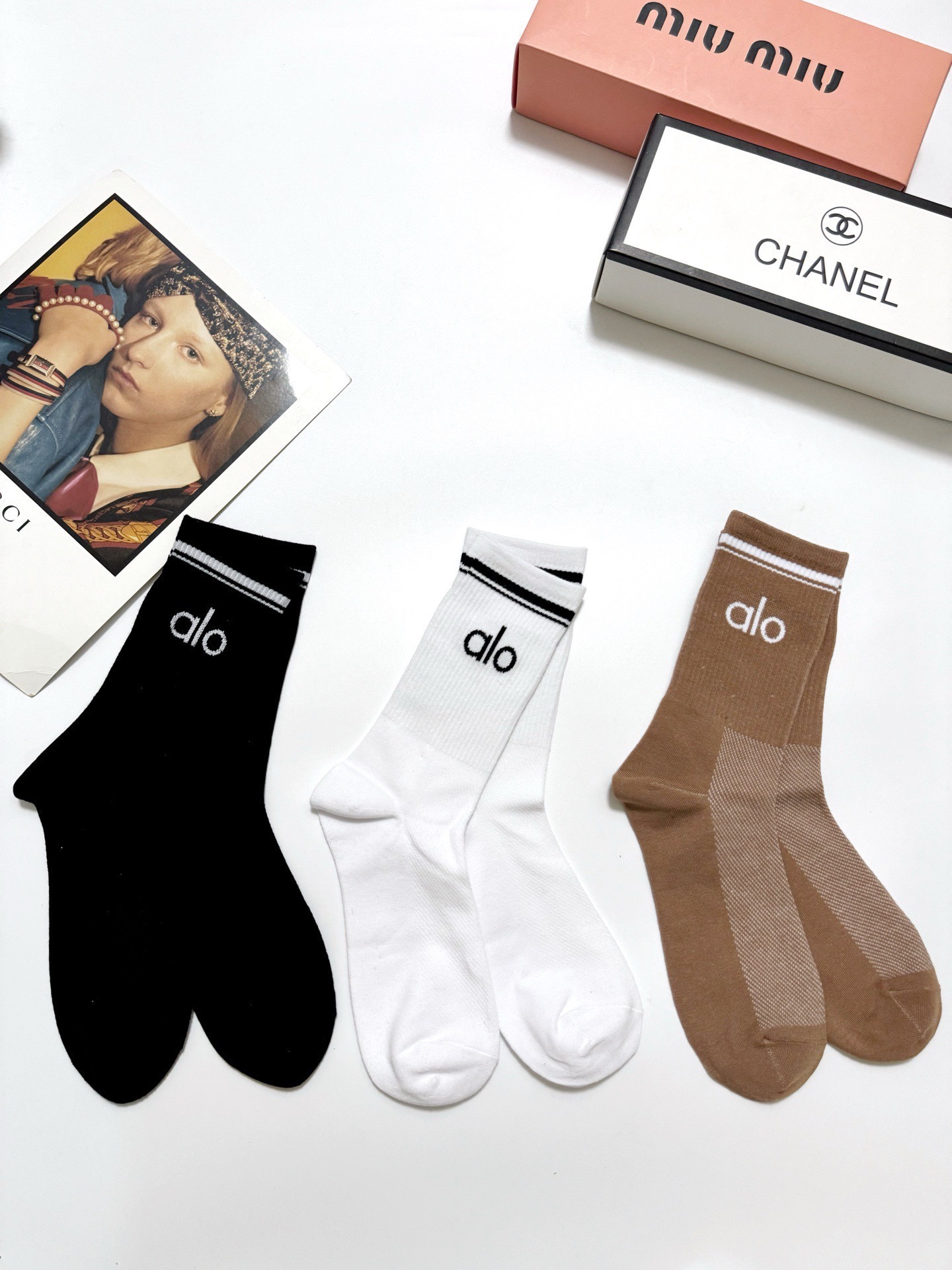 配包装🌟【一盒3双】 🌟 alo 经典字母logo 纯棉中筒袜 ，ins超火爆小腿短袜，纯棉面料，潮人必
