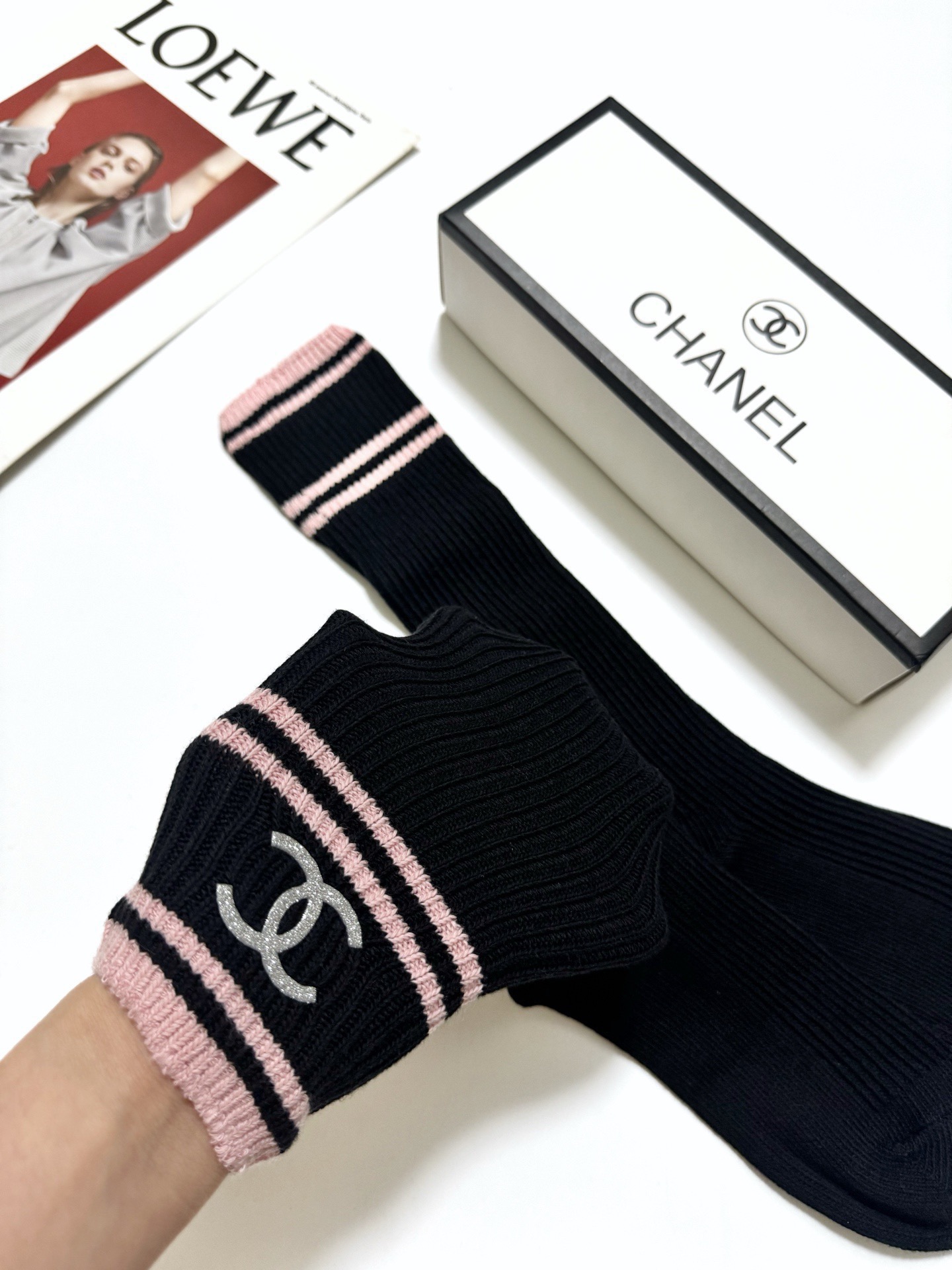 配包装🌟【一盒一双】🌟Chanel 香奈儿 经典双C字母logo纯棉长筒袜 小腿袜🌟ins爆款！专柜在售