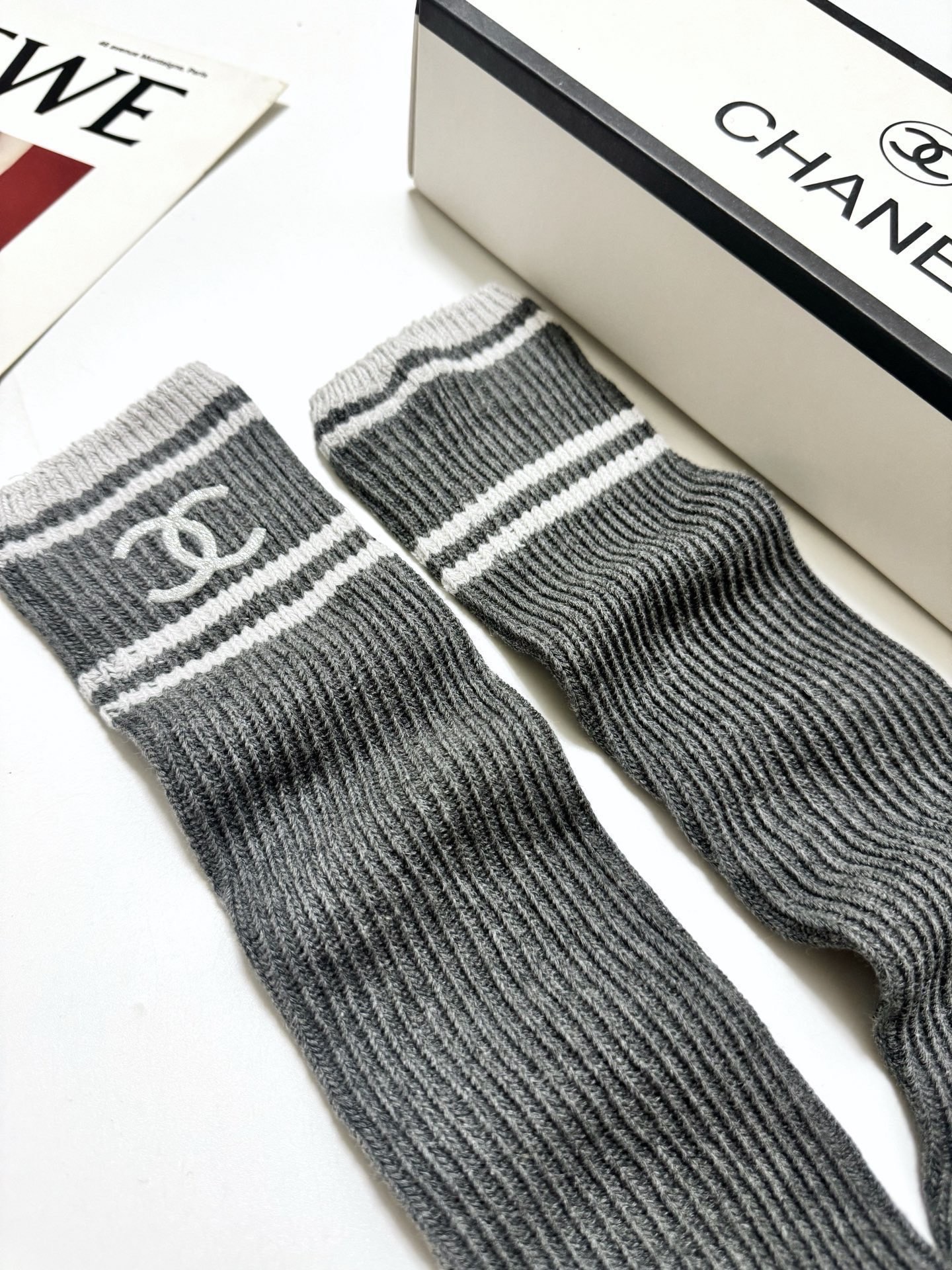配包装🌟【一盒一双】🌟Chanel 香奈儿 经典双C字母logo纯棉长筒袜 小腿袜🌟ins爆款！专柜在售