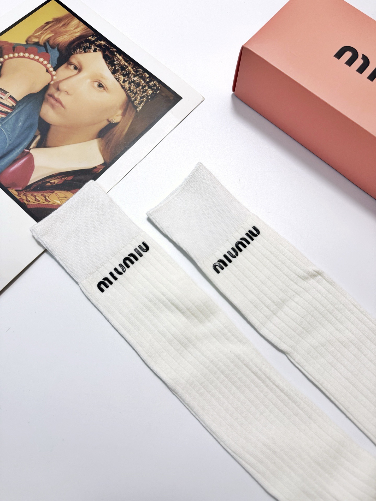 配包装🌟【一盒一双】🌟缪缪 miumiu 经典字母logo纯棉长筒袜 小腿袜🌟ins爆款！专柜在售ing