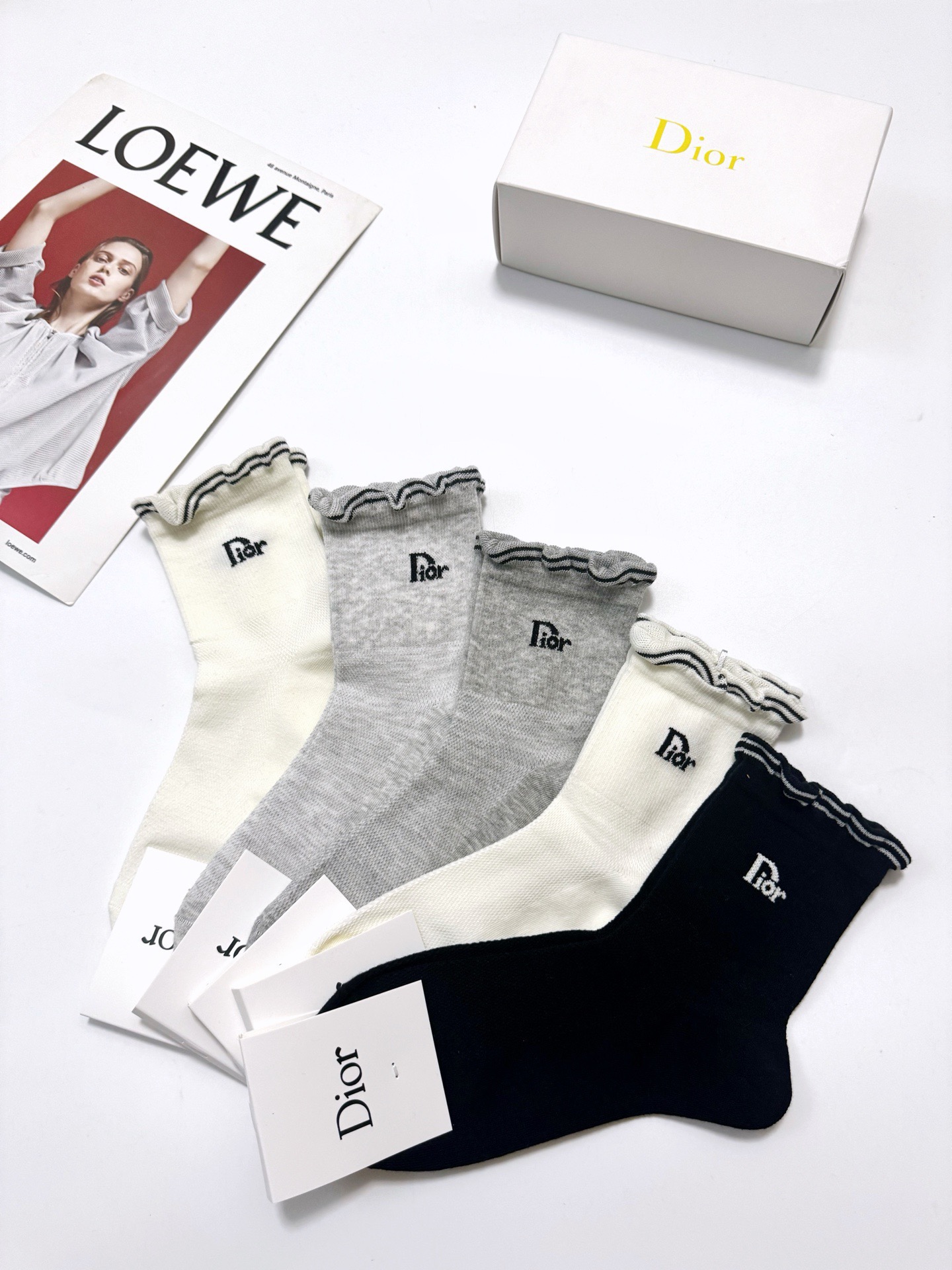 配包装🌟【一盒5 双】 🌟Dior 迪奥 经典字母logo 纯棉短筒袜 ，ins超火爆短袜，纯棉面料，潮