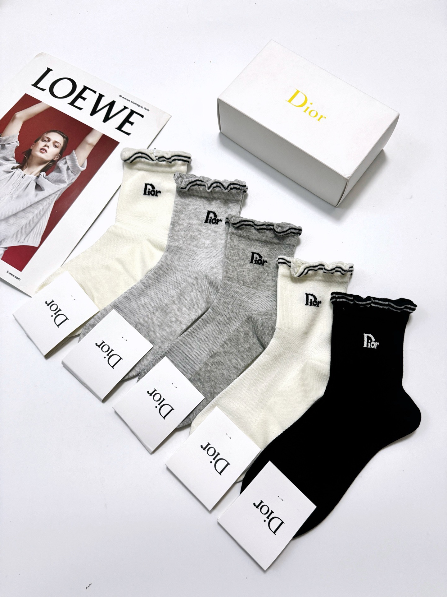 配包装🌟【一盒5 双】 🌟Dior 迪奥 经典字母logo 纯棉短筒袜 ，ins超火爆短袜，纯棉面料，潮