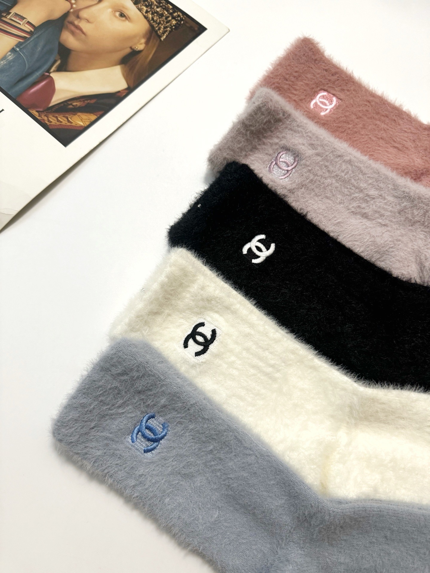 配包装🌟【一盒5 双】🌟Chanel香奈儿 欧美大牌 经典字母 logo 水貂绒短筒袜 ！超级软糯亲肤！