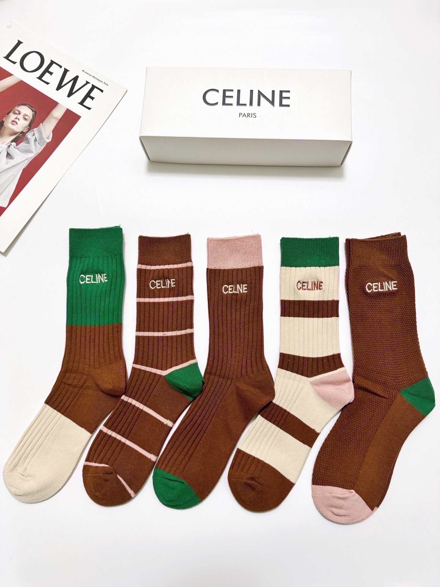配包装🌟【一盒5 双】 🌟Celine 赛琳 经典刺绣字母logo 纯棉混纺中筒袜 ，软糯亲肤，ins超
