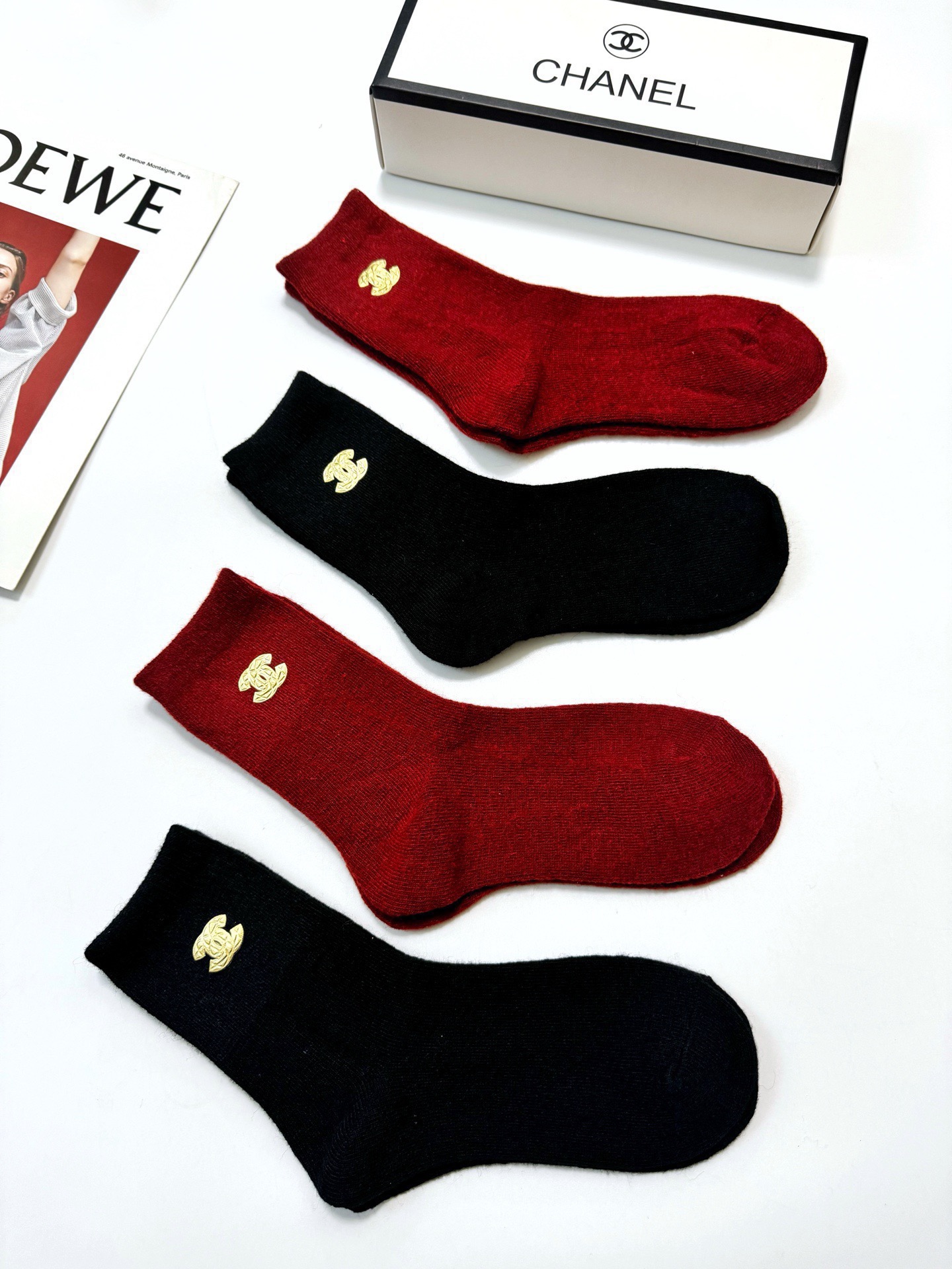配包装🌟【一盒4 双】🌟Chanel 香奈儿 经典字母 logo羊毛 中筒袜 ！超级软糯亲肤！🌟ins爆