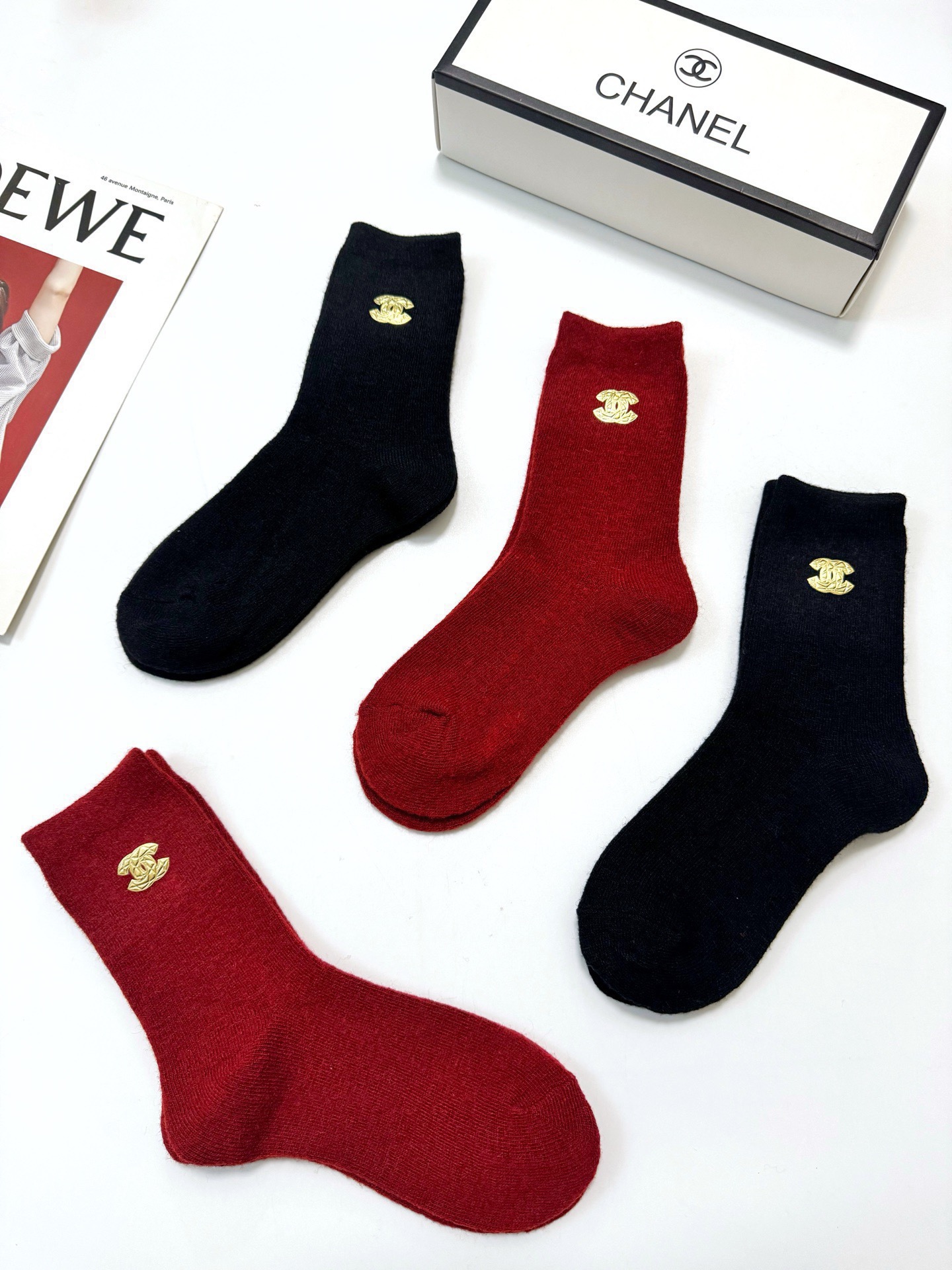 配包装🌟【一盒4 双】🌟Chanel 香奈儿 经典字母 logo羊毛 中筒袜 ！超级软糯亲肤！🌟ins爆