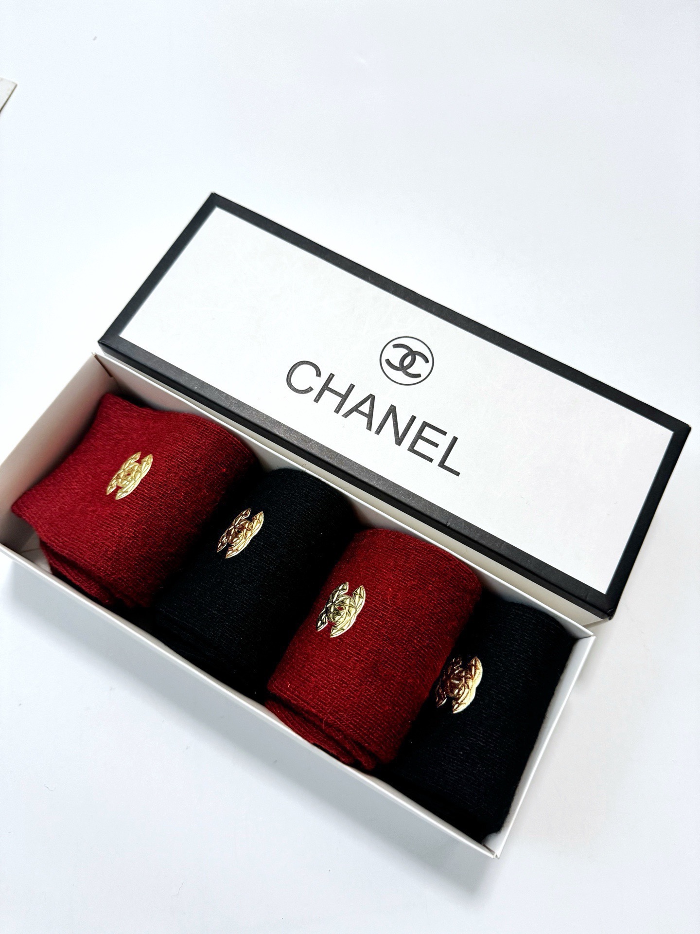 配包装🌟【一盒4 双】🌟Chanel 香奈儿 经典字母 logo羊毛 中筒袜 ！超级软糯亲肤！🌟ins爆