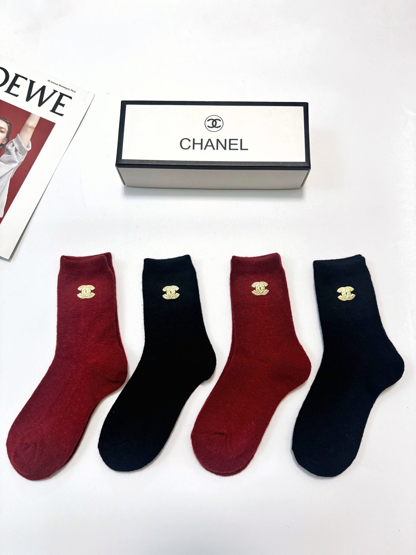 配包装🌟【一盒4 双】🌟Chanel 香奈儿 经典字母 logo羊毛 中筒袜 ！超级软糯亲肤！🌟ins爆