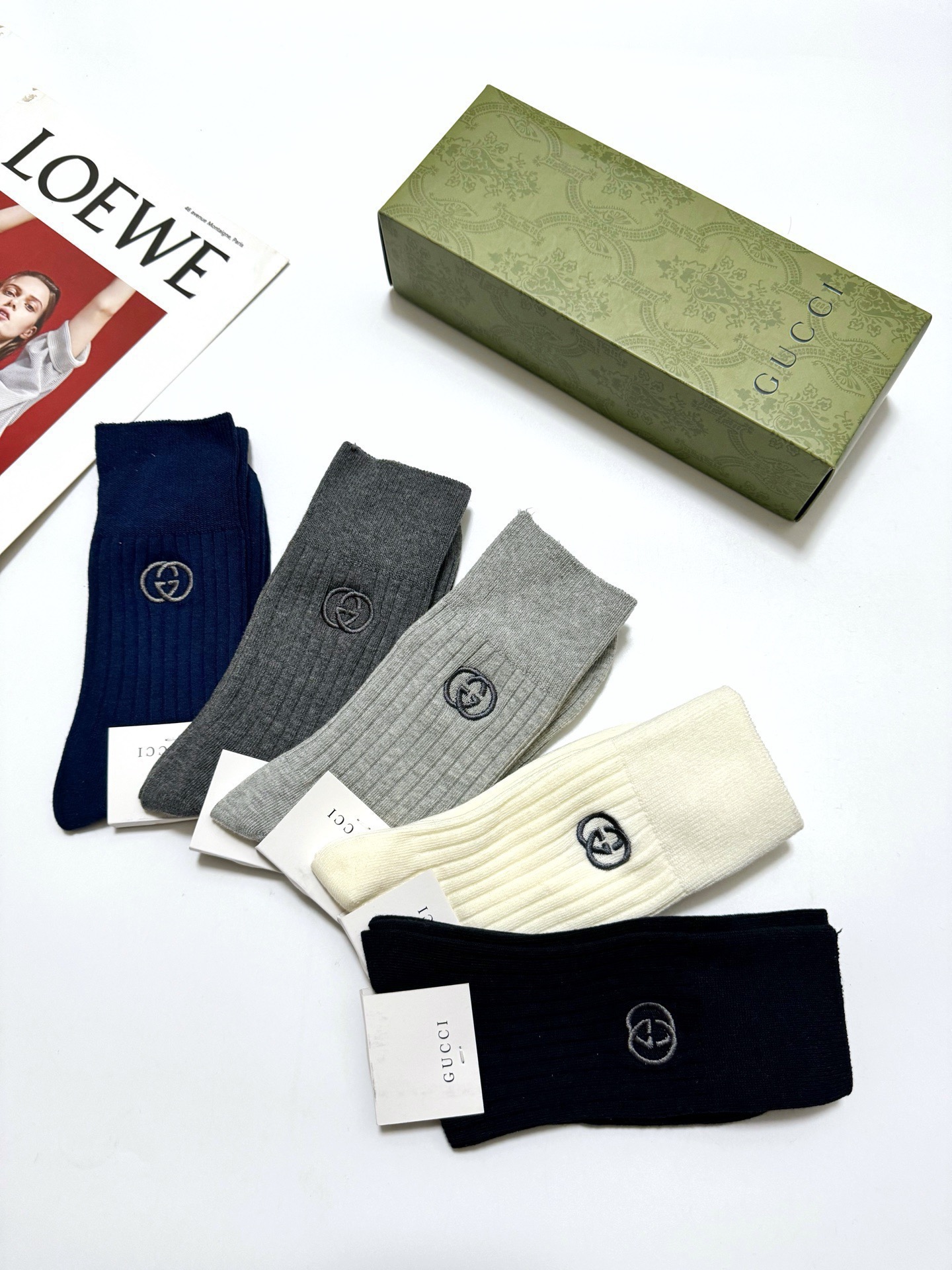 配包装🌟【一盒5 双】 🌟Gucci 古琦 经典刺绣字母logo 纯棉 混纺中筒袜 ，软糯亲肤，ins超