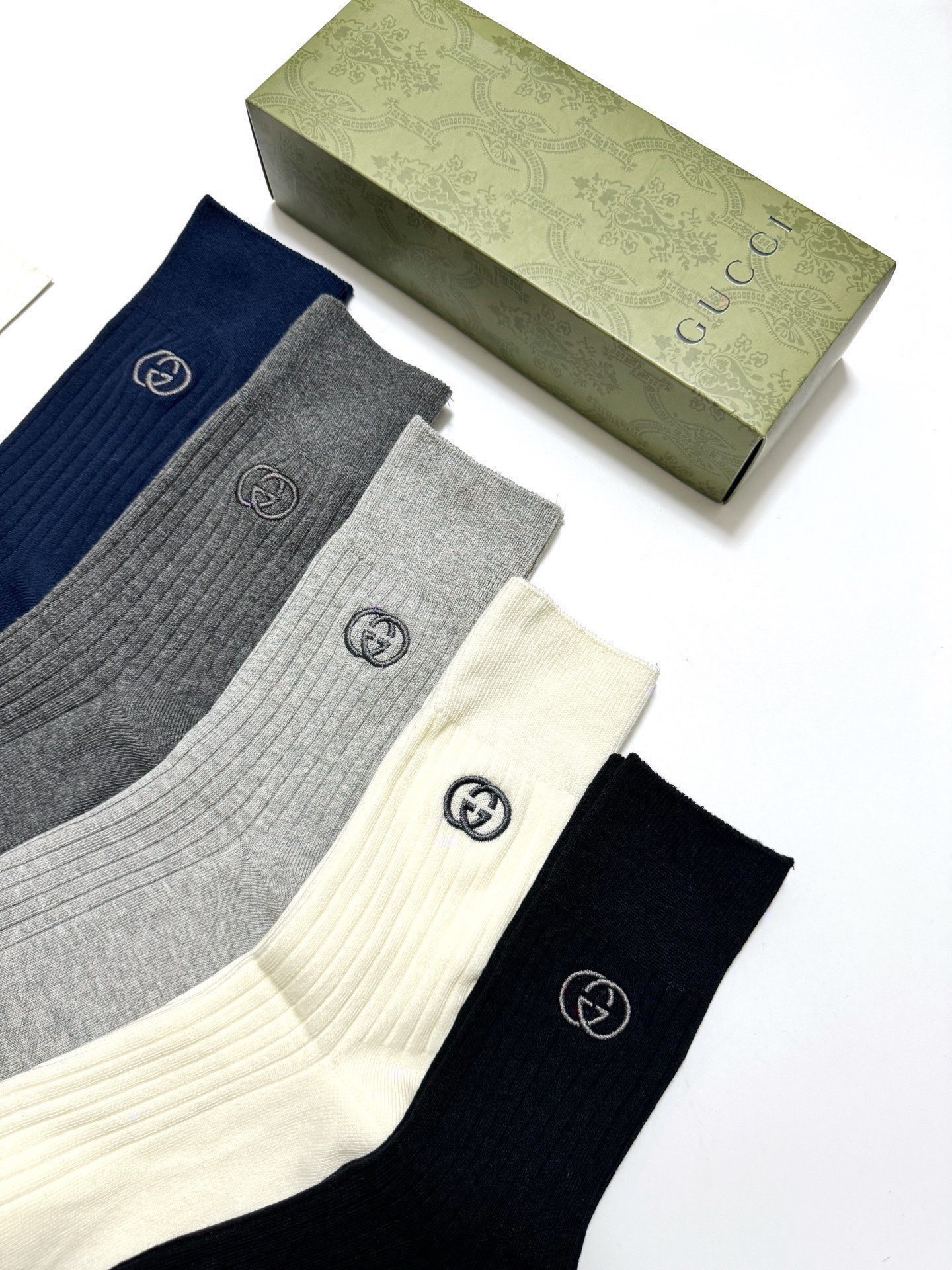 配包装🌟【一盒5 双】 🌟Gucci 古琦 经典刺绣字母logo 纯棉 混纺中筒袜 ，软糯亲肤，ins超