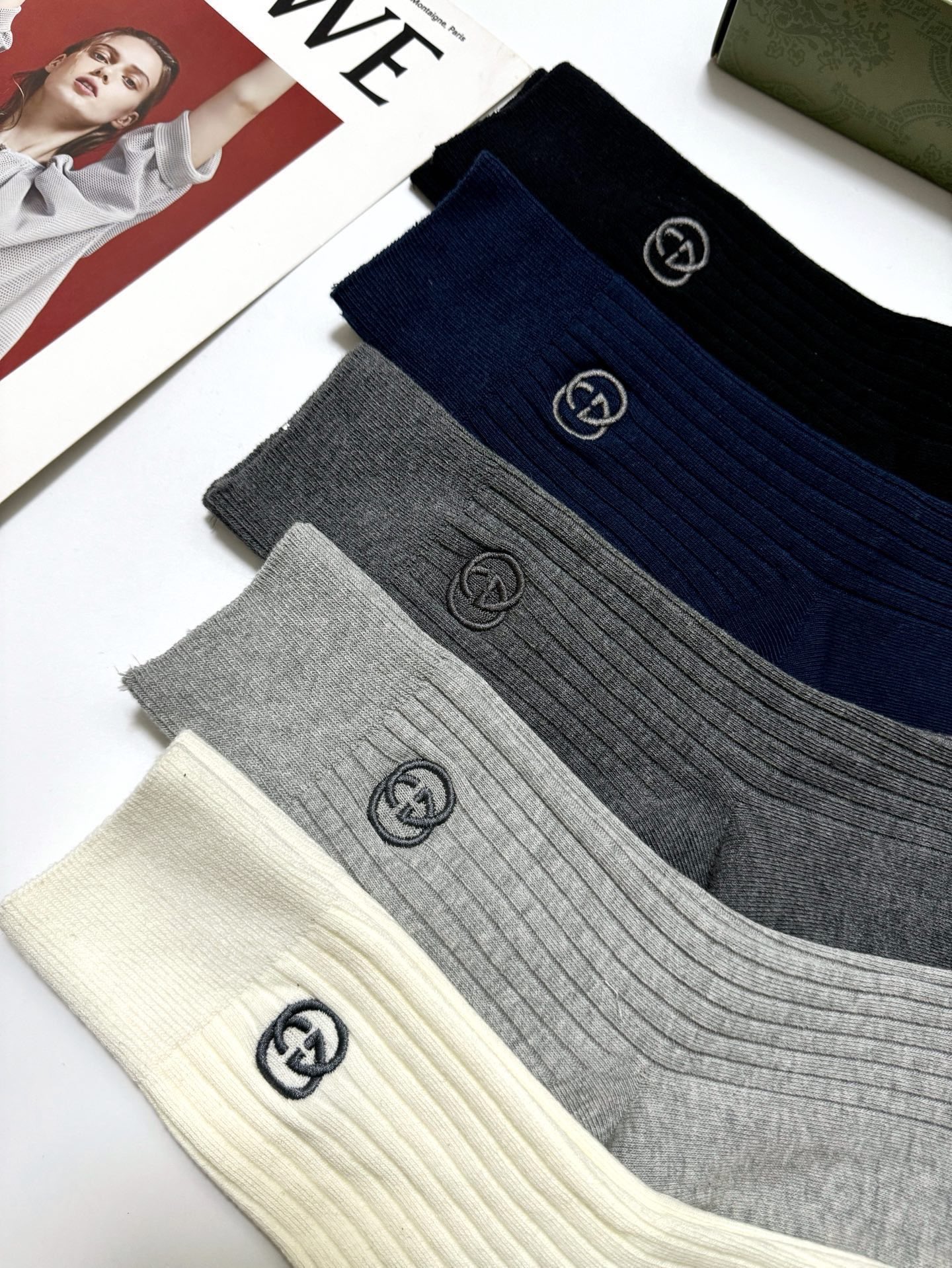 配包装🌟【一盒5 双】 🌟Gucci 古琦 经典刺绣字母logo 纯棉 混纺中筒袜 ，软糯亲肤，ins超
