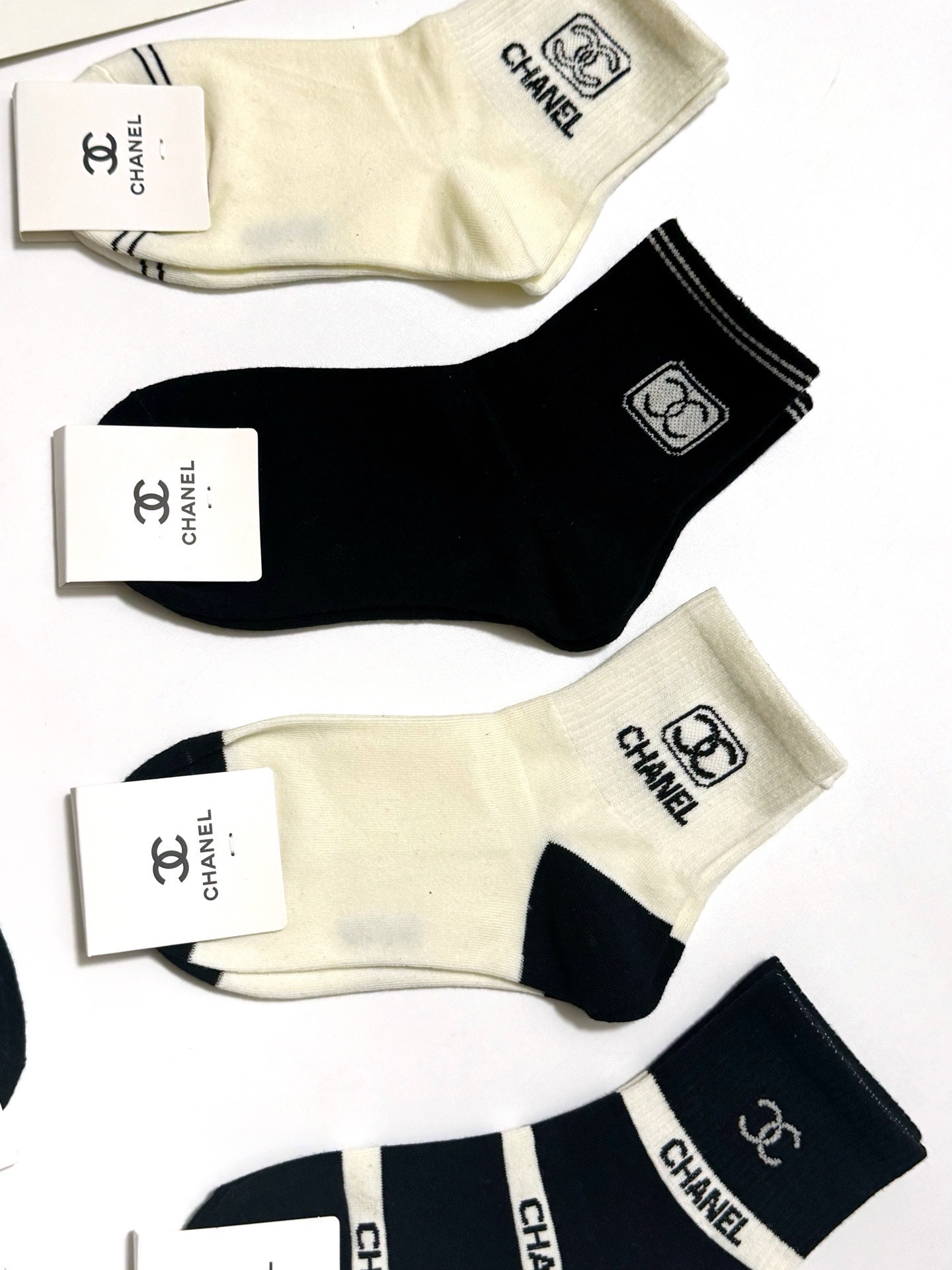 配包装🌟【一盒5 双】🌟Chanel 香奈儿 经典字母 logo短袜 ！纯棉面料软糯亲肤！🌟ins爆款！