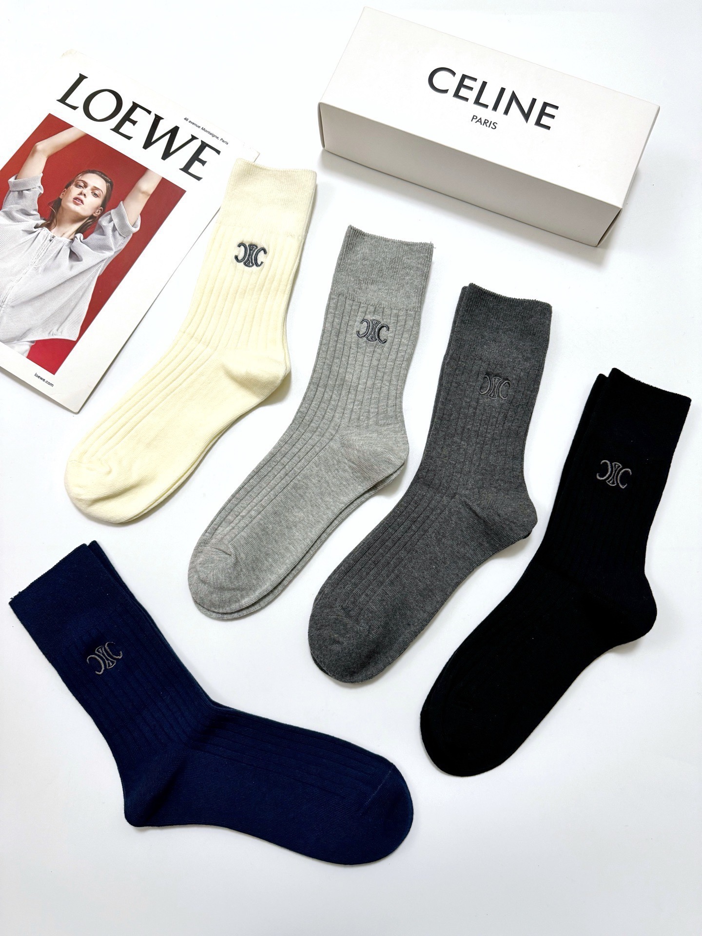 配包装🌟【一盒5 双】 🌟Celine 赛琳 经典刺绣字母logo 纯棉 混纺中筒袜 ，软糯亲肤，ins