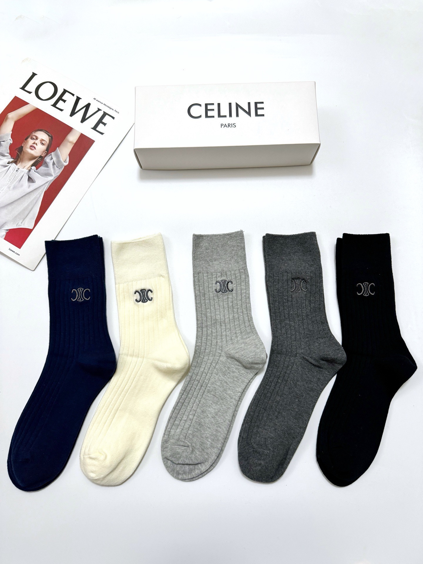 配包装🌟【一盒5 双】 🌟Celine 赛琳 经典刺绣字母logo 纯棉 混纺中筒袜 ，软糯亲肤，ins