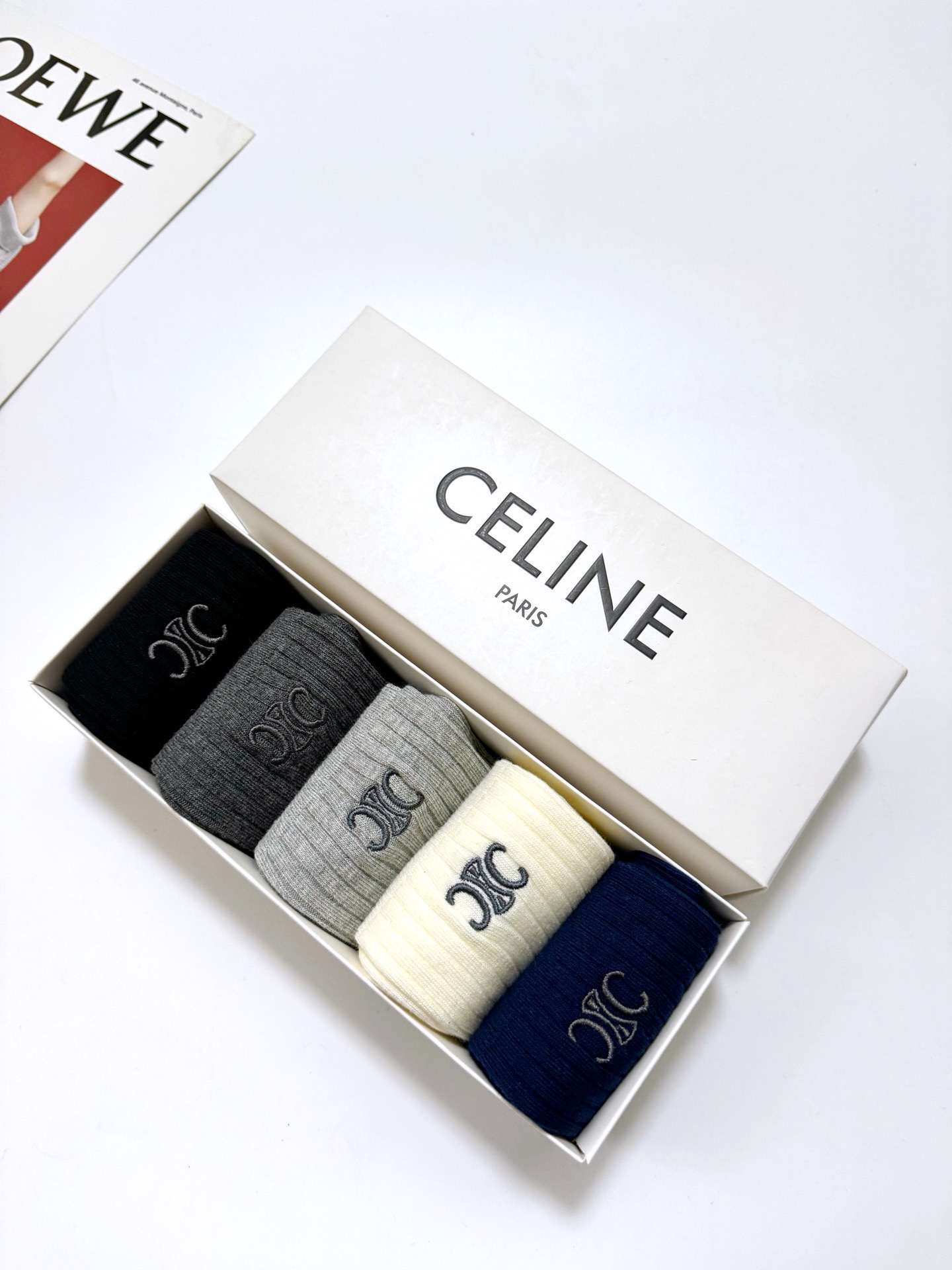 配包装🌟【一盒5 双】 🌟Celine 赛琳 经典刺绣字母logo 纯棉 混纺中筒袜 ，软糯亲肤，ins