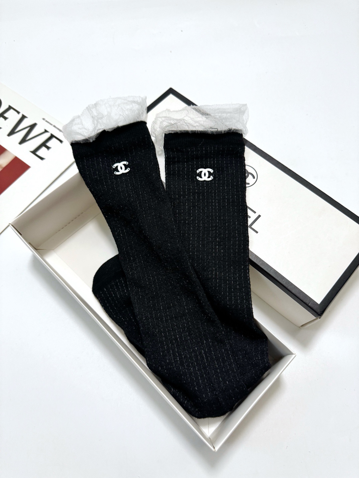 配包装🌟【一盒一双】🌟Chanel 香奈儿 经典字母logo镂空 长筒袜 小腿袜🌟重工装饰个性时尚🌟in