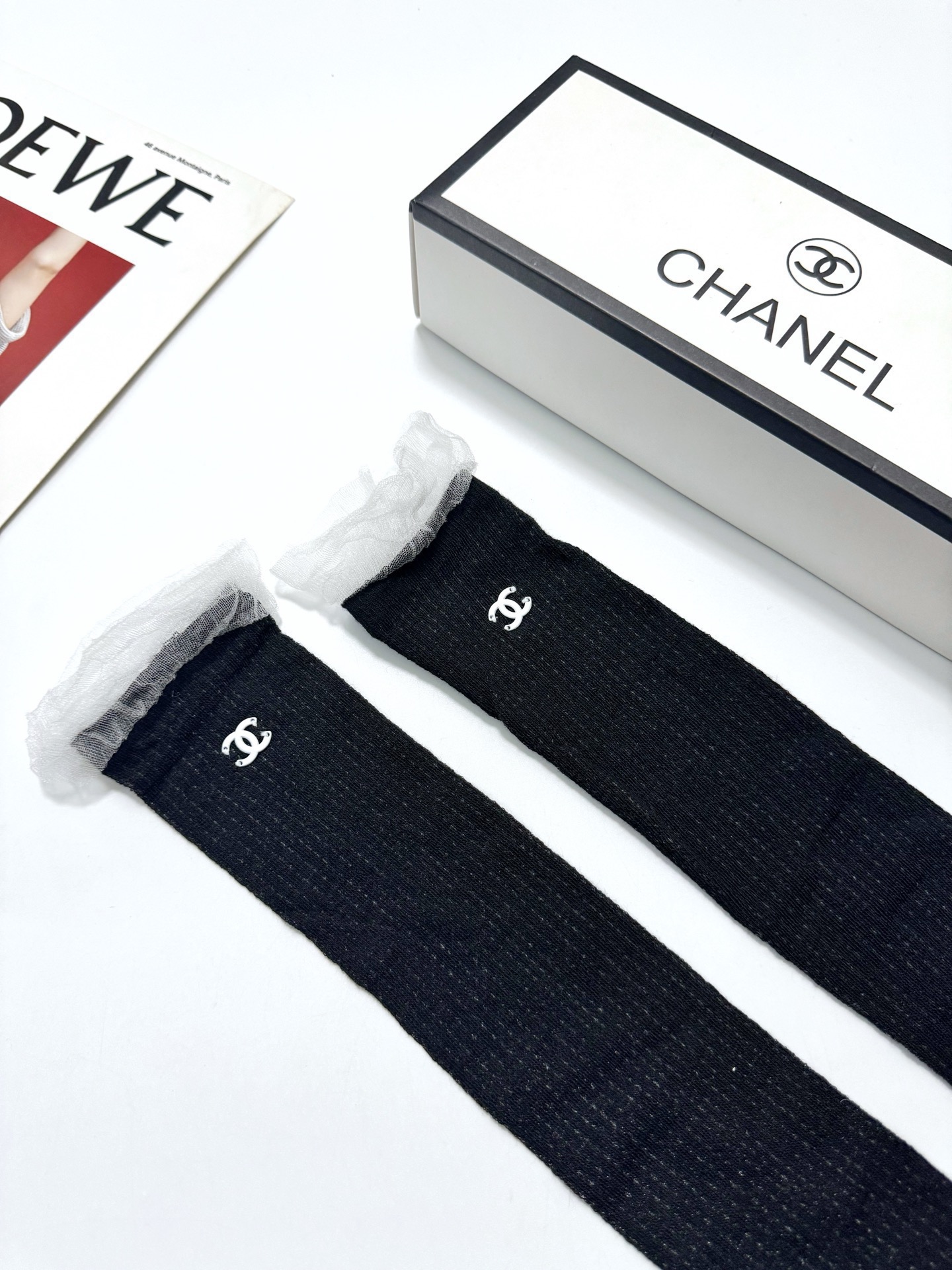 配包装🌟【一盒一双】🌟Chanel 香奈儿 经典字母logo镂空 长筒袜 小腿袜🌟重工装饰个性时尚🌟in