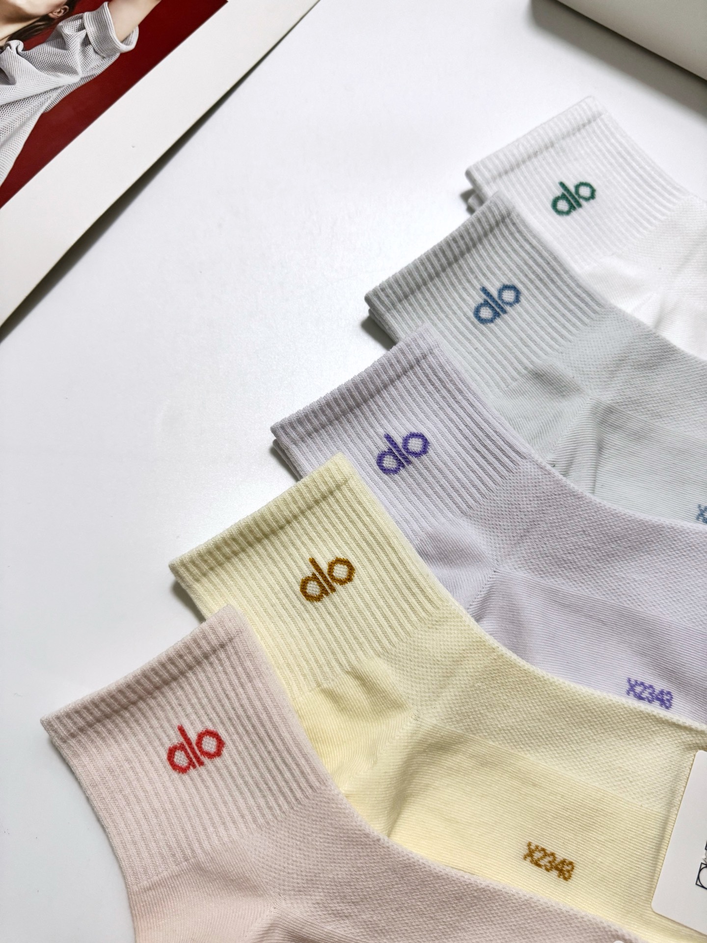 配包装🌟【一盒5 双】 🌟alo经典字母logo 纯棉 混纺网面 中筒袜 ，软糯亲肤，ins超火爆配色 