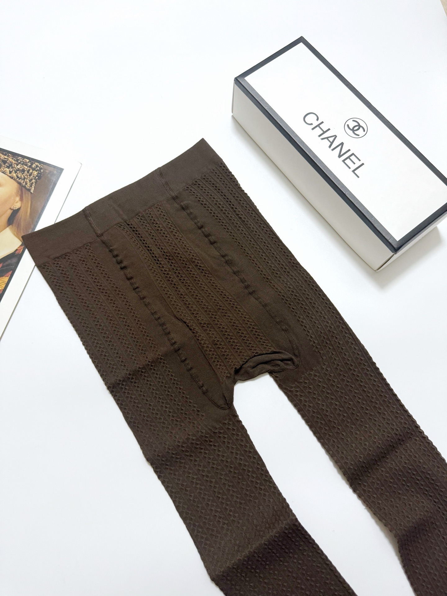 配包装🌟【一盒一双】🌟Chanel 香奈儿 爆款麻花纹 双C 字母 打底裤袜 🌟好看到爆炸 欧美大牌天鹅