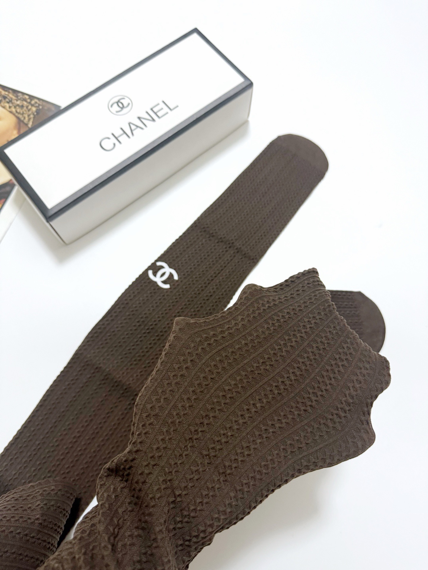 配包装🌟【一盒一双】🌟Chanel 香奈儿 爆款麻花纹 双C 字母 打底裤袜 🌟好看到爆炸 欧美大牌天鹅