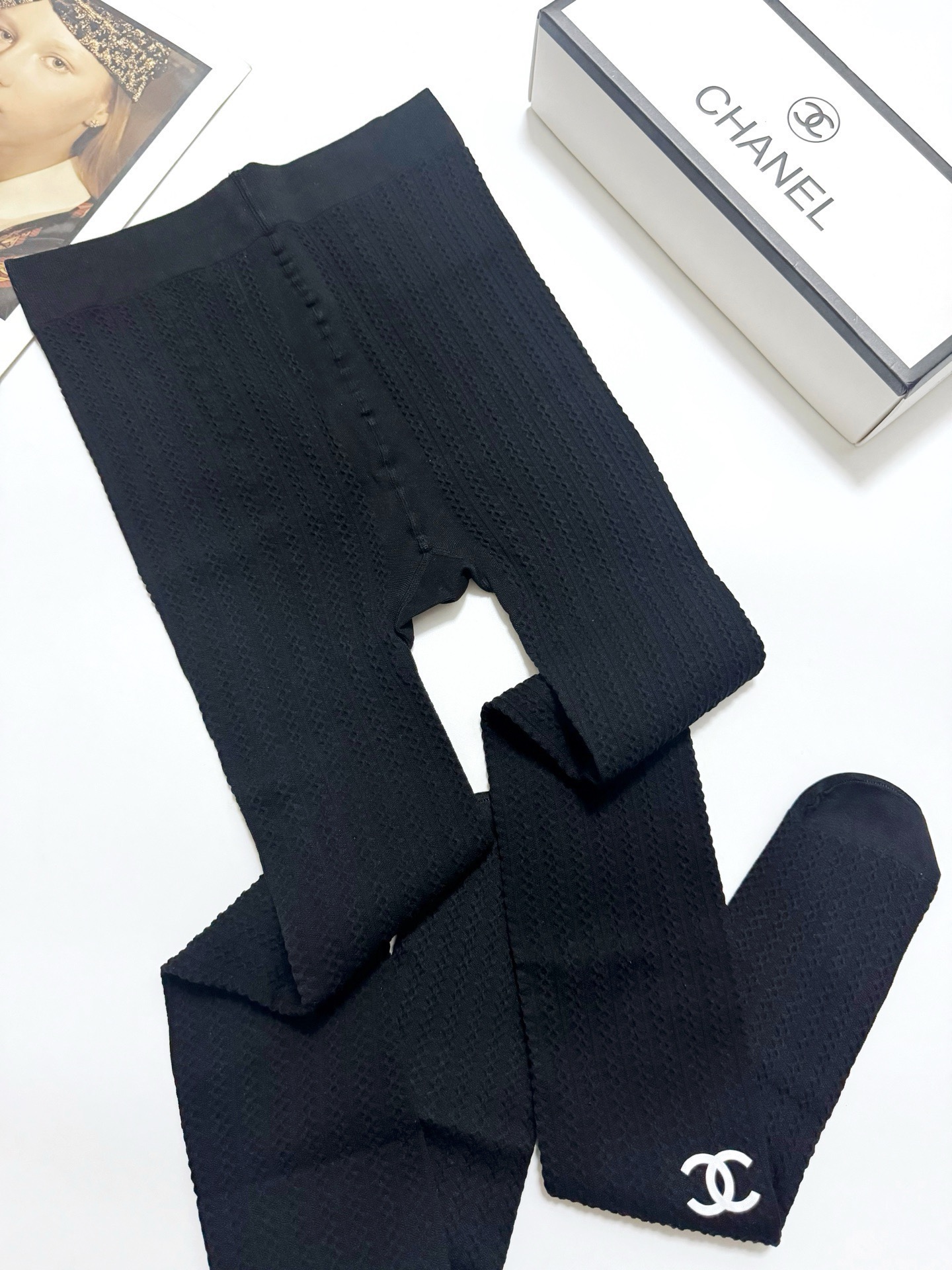 配包装🌟【一盒一双】🌟Chanel 香奈儿 爆款麻花纹 双C 字母 打底裤袜 🌟好看到爆炸 欧美大牌天鹅