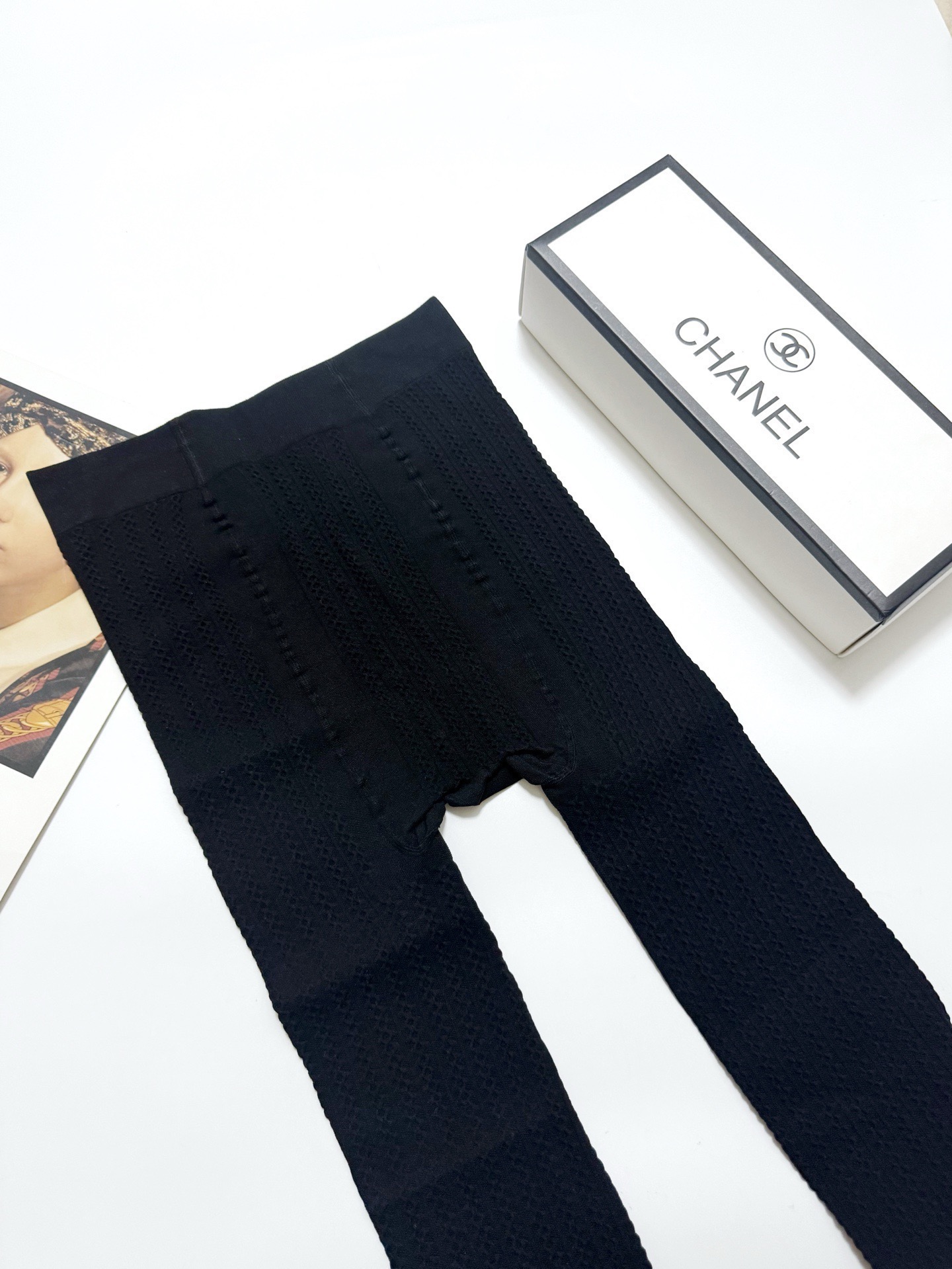 配包装🌟【一盒一双】🌟Chanel 香奈儿 爆款麻花纹 双C 字母 打底裤袜 🌟好看到爆炸 欧美大牌天鹅