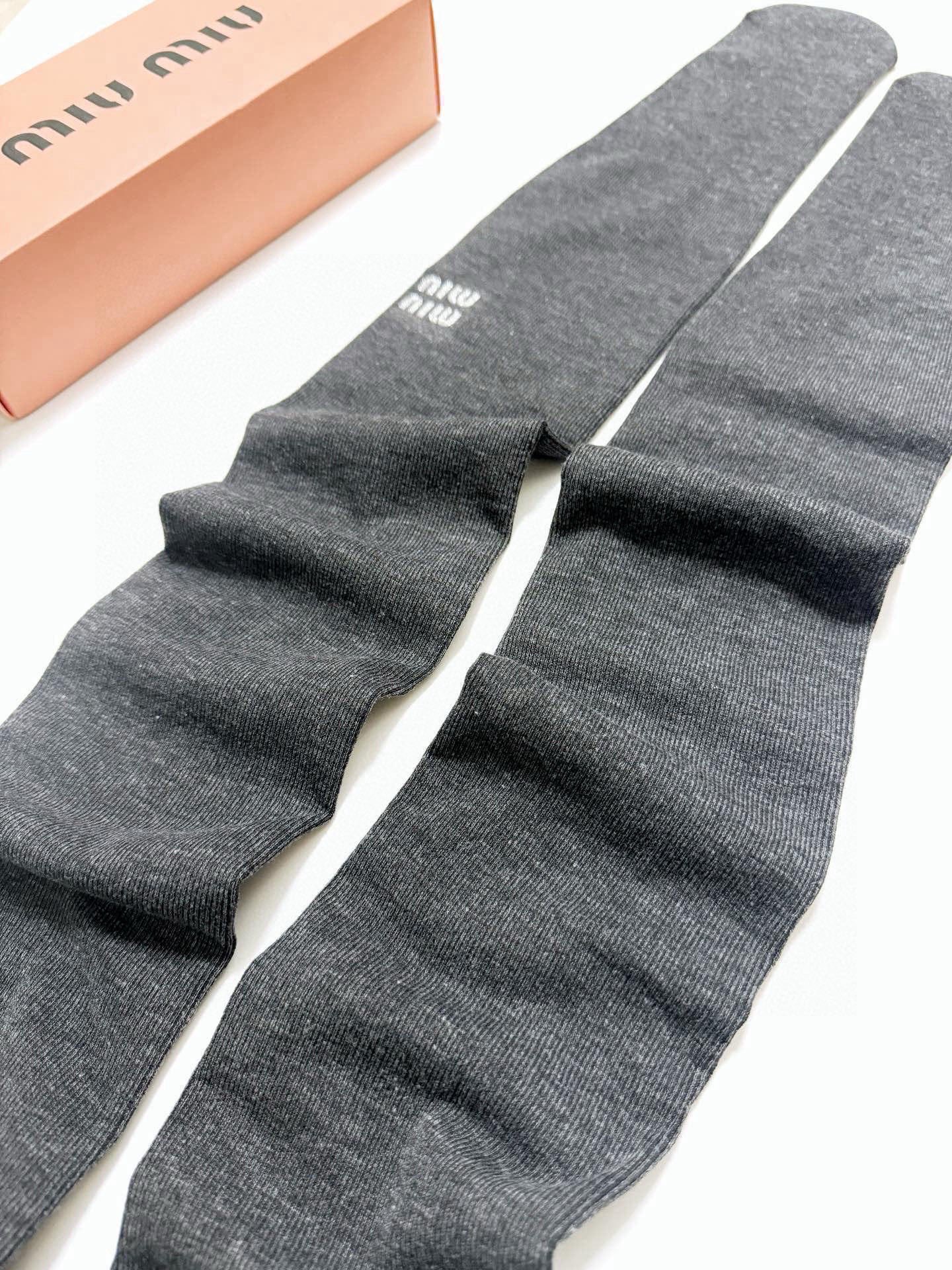 配包装🌟【一盒一双】（不加绒）🌟缪缪 miumiu ins爆款连裤袜 ，🌟对版高货！超大弹力。150g螺