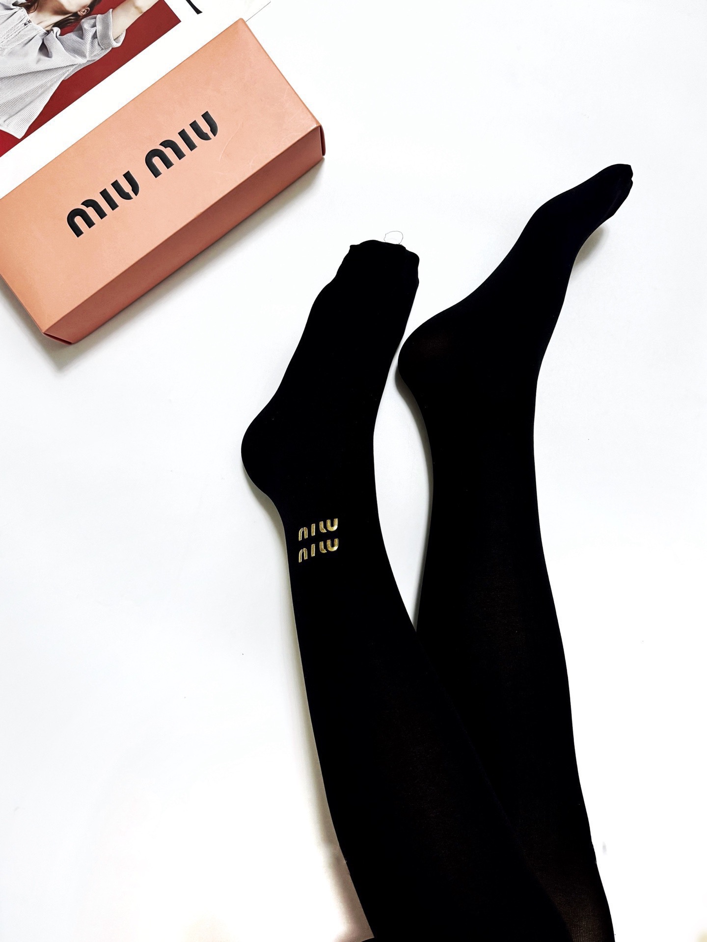 配包装🌟【一盒一双】🌟缪缪 miumiu 爆款字母 丝袜 🌟好看到爆炸 欧美大牌丝袜 连裤袜 🔥🌟潮人必