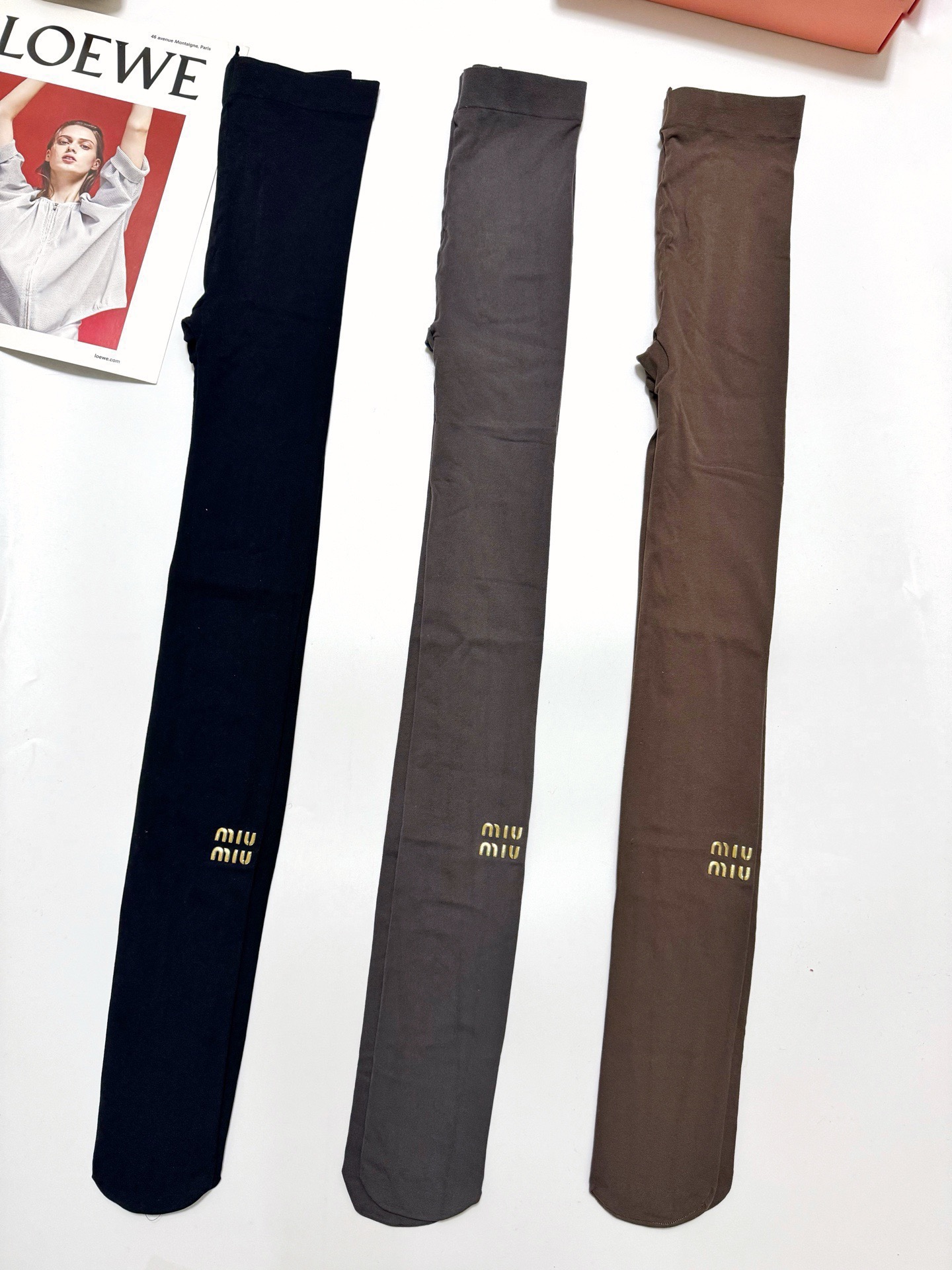 配包装🌟【一盒一双】🌟缪缪 miumiu 爆款字母 丝袜 🌟好看到爆炸 欧美大牌丝袜 连裤袜 🔥🌟潮人必