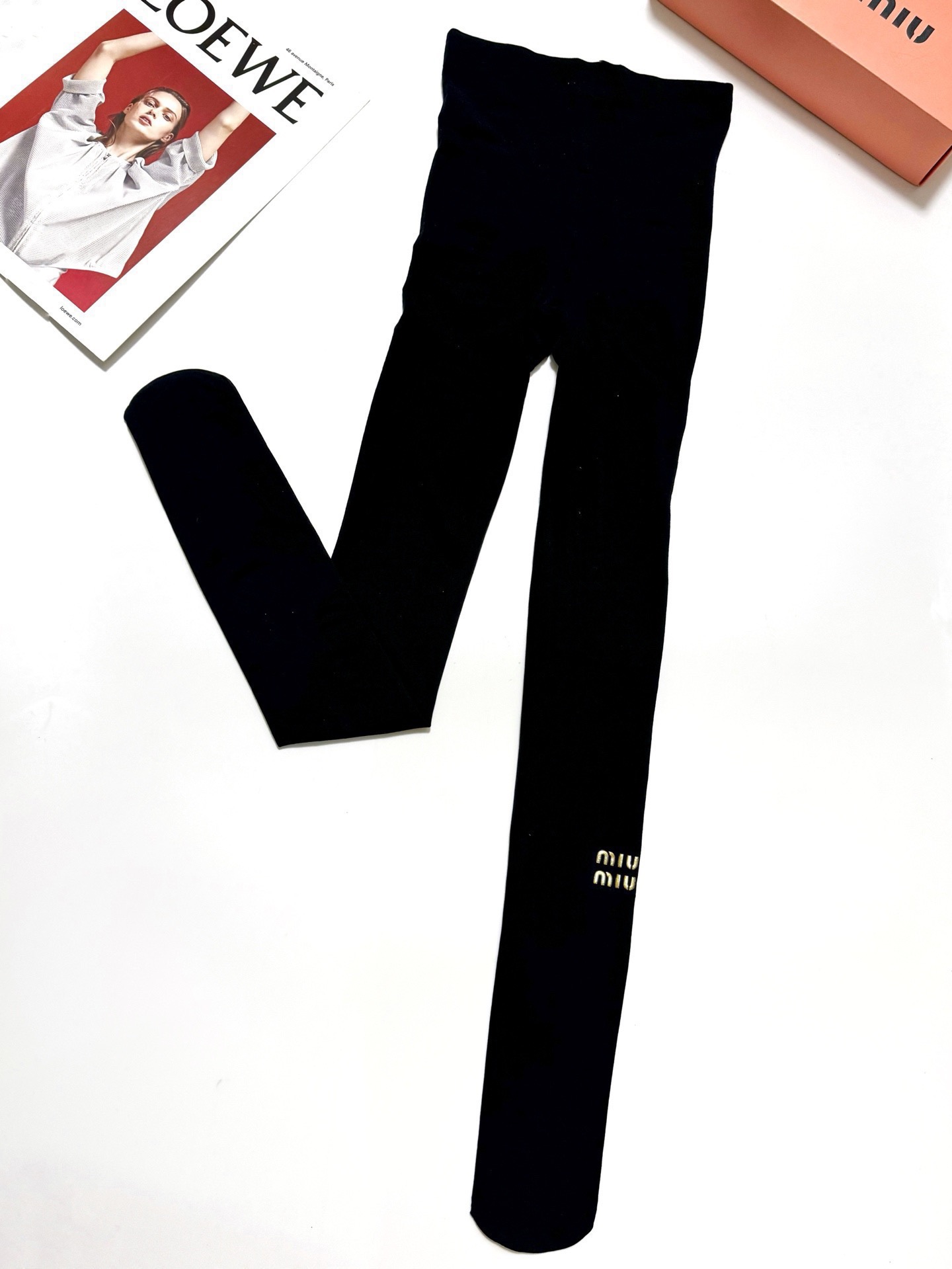 配包装🌟【一盒一双】🌟缪缪 miumiu 爆款字母 丝袜 🌟好看到爆炸 欧美大牌丝袜 连裤袜 🔥🌟潮人必