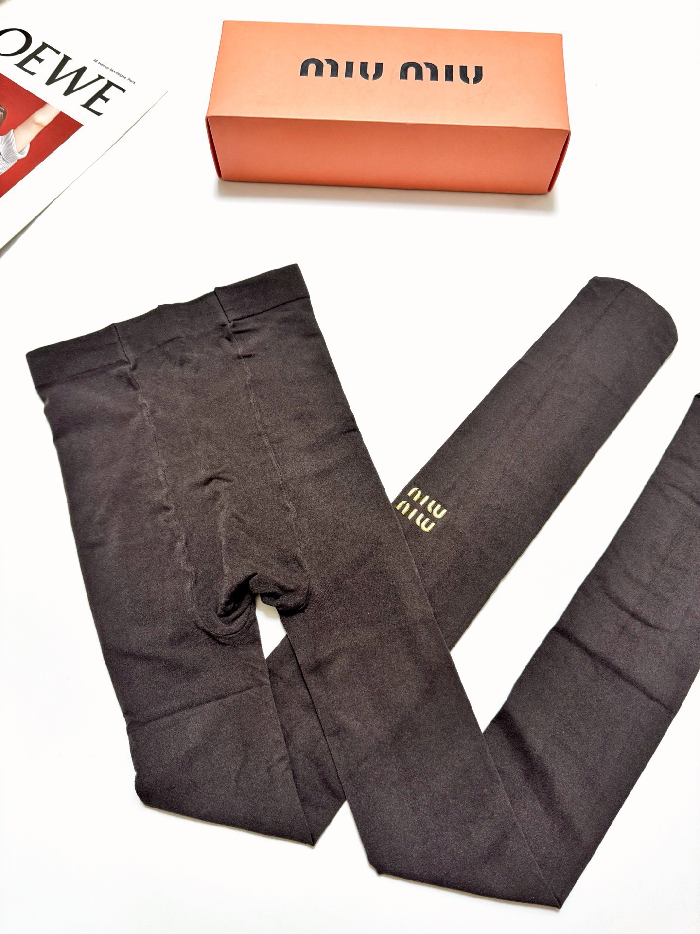 配包装🌟【一盒一双】🌟缪缪 miumiu 爆款字母 丝袜 🌟好看到爆炸 欧美大牌丝袜 连裤袜 🔥🌟潮人必