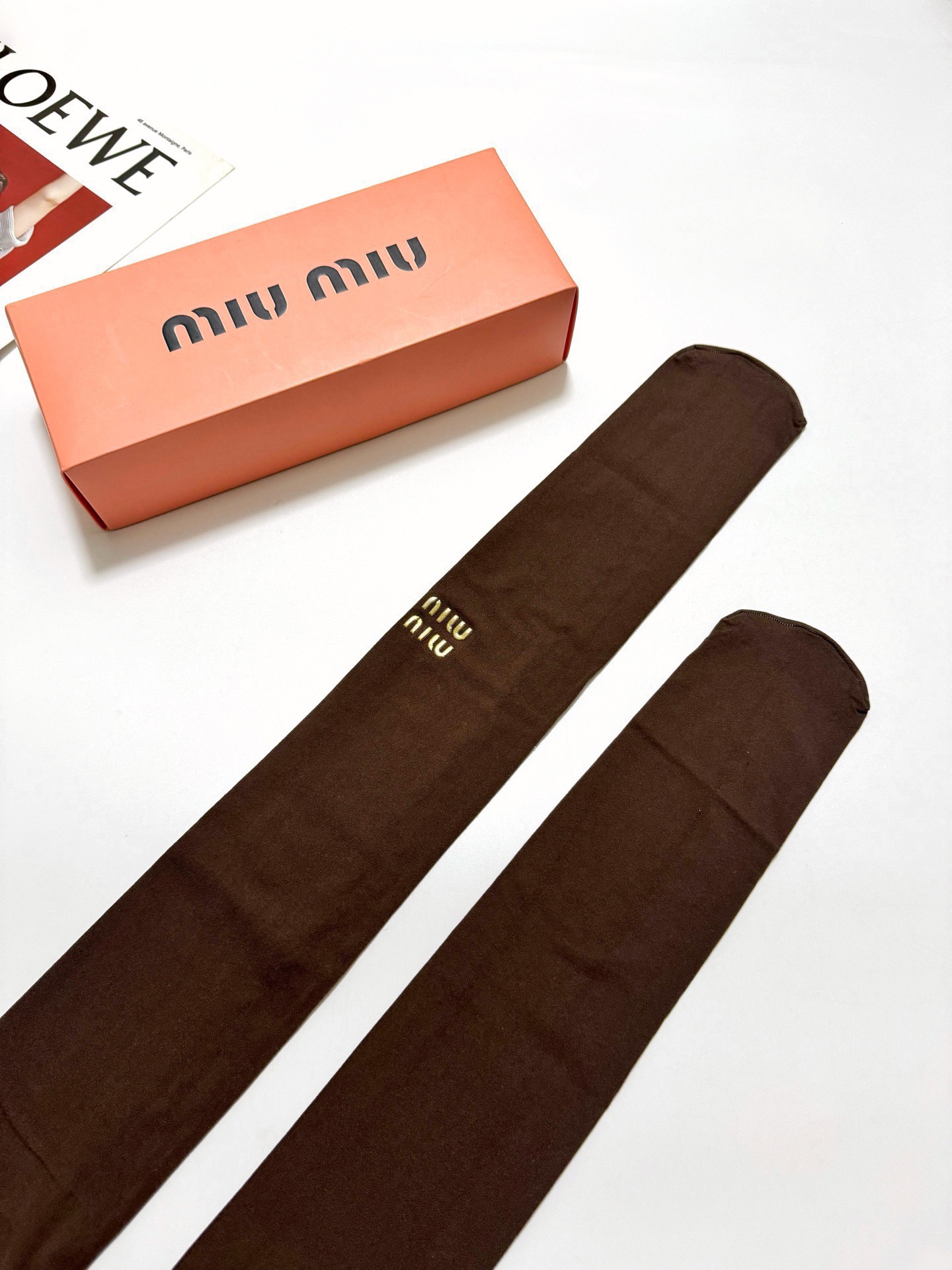 配包装🌟【一盒一双】🌟缪缪 miumiu 爆款字母 丝袜 🌟好看到爆炸 欧美大牌丝袜 连裤袜 🔥🌟潮人必