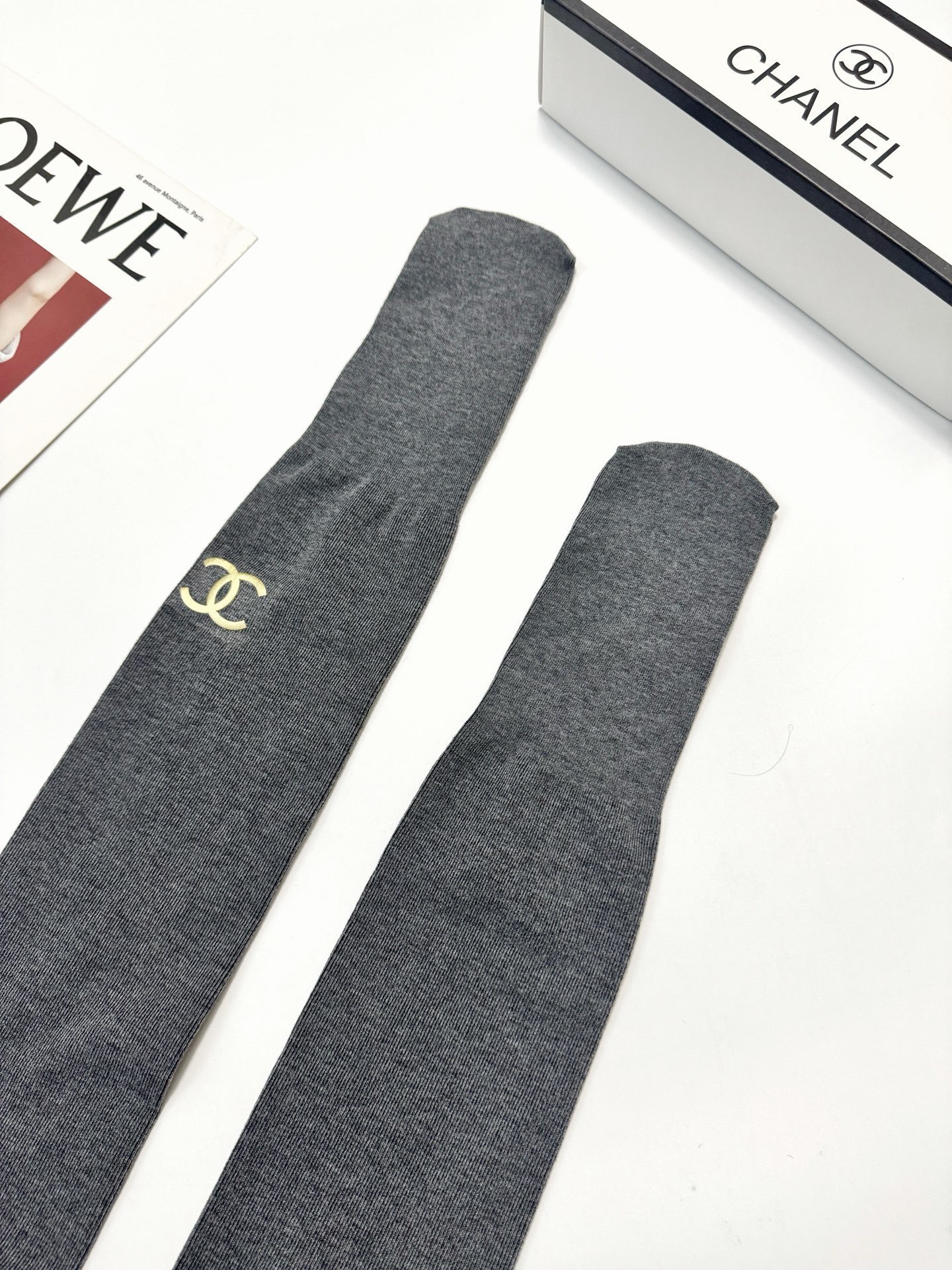 配包装🌟【一盒一双】（不加绒）🌟Chanel 香奈儿 ins爆款连裤袜 ，🌟对版高货！超大弹力。150g