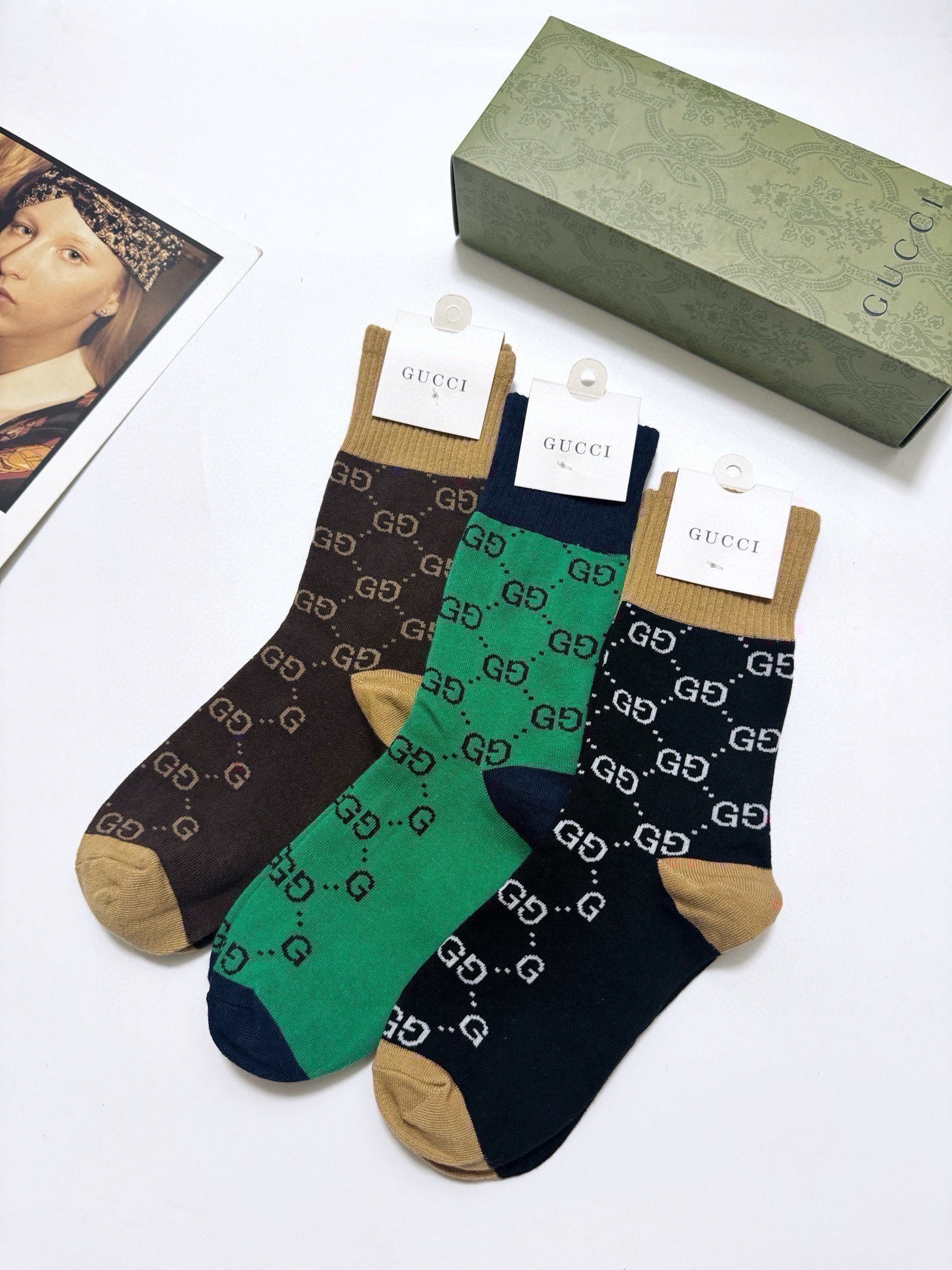 配包装🌟【一盒3双】🌟Gucci 古琦 经典字母 logo 纯棉 中筒袜 ！超级软糯亲肤！🌟ins爆款！