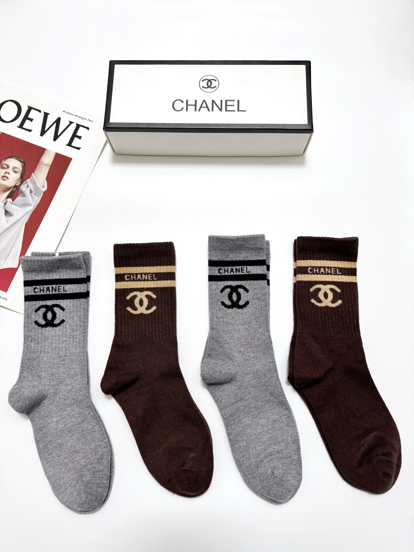 配包装🌟【一盒 4 双】🌟Chanel 香奈儿 经典字母 logo羊绒 中筒袜 ！超级软糯亲肤！🌟ins