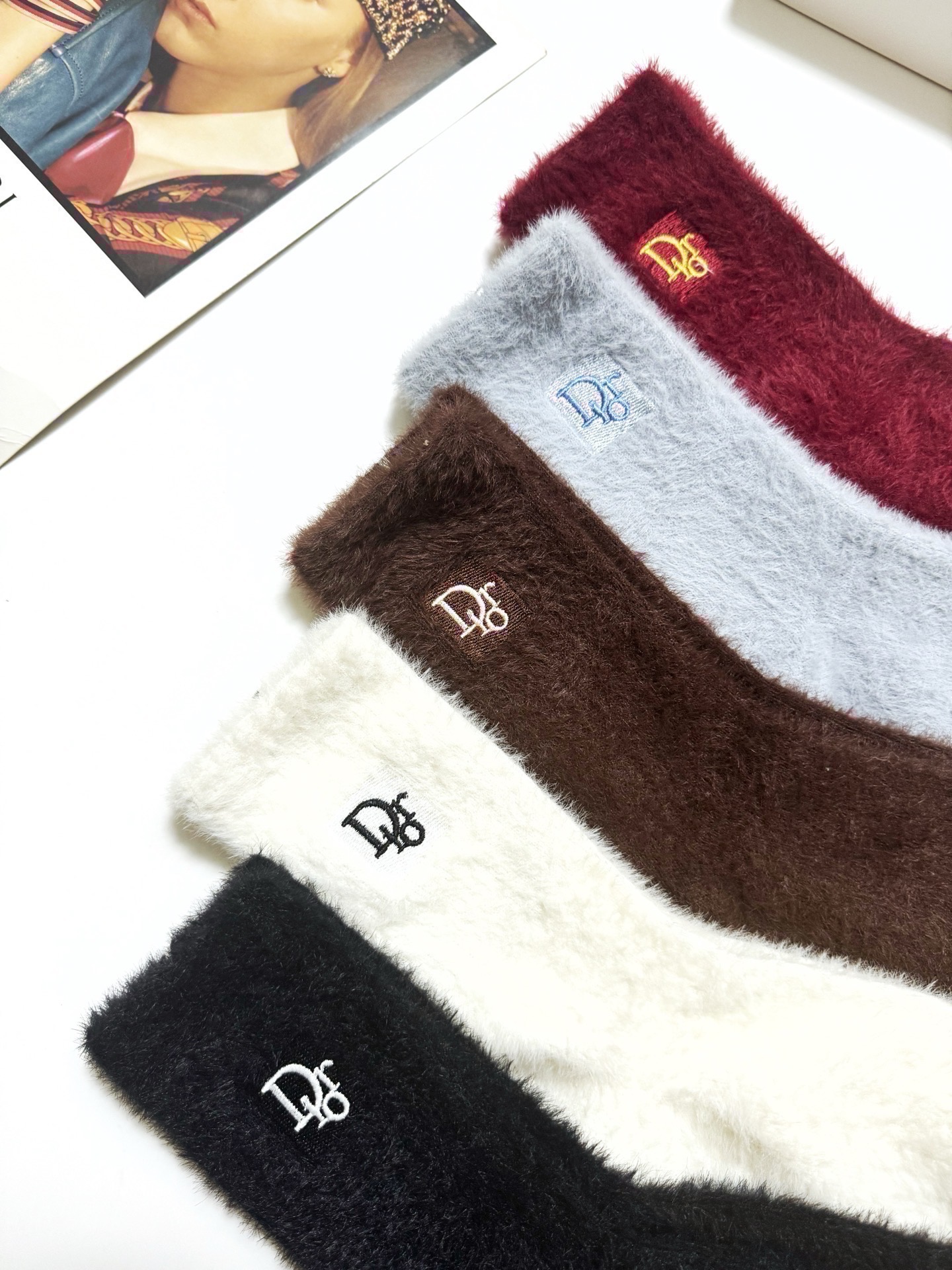 配包装🌟【一盒5 双】🌟Dior 迪奥 欧美大牌 经典字母 logo 水貂绒中筒袜 ！超级软糯亲肤！🌟i